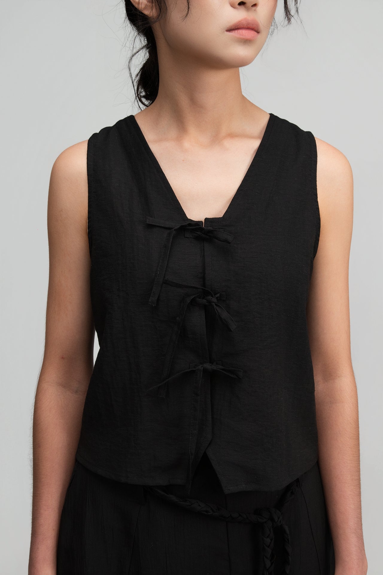 Triple Knot Crop Tank Top (Black)