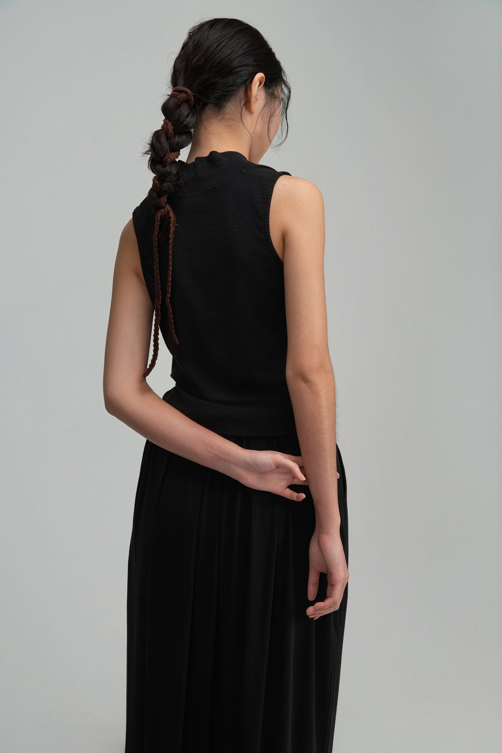 Snow Knit High Drape Neck Tank Top (Black)