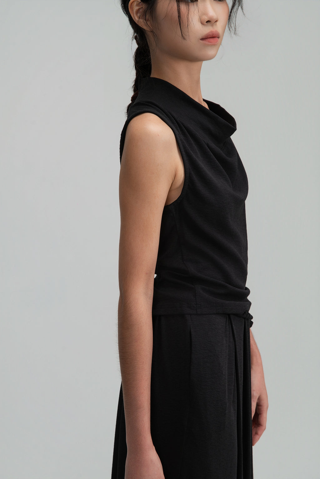 Snow Knit High Drape Neck Tank Top (Black)