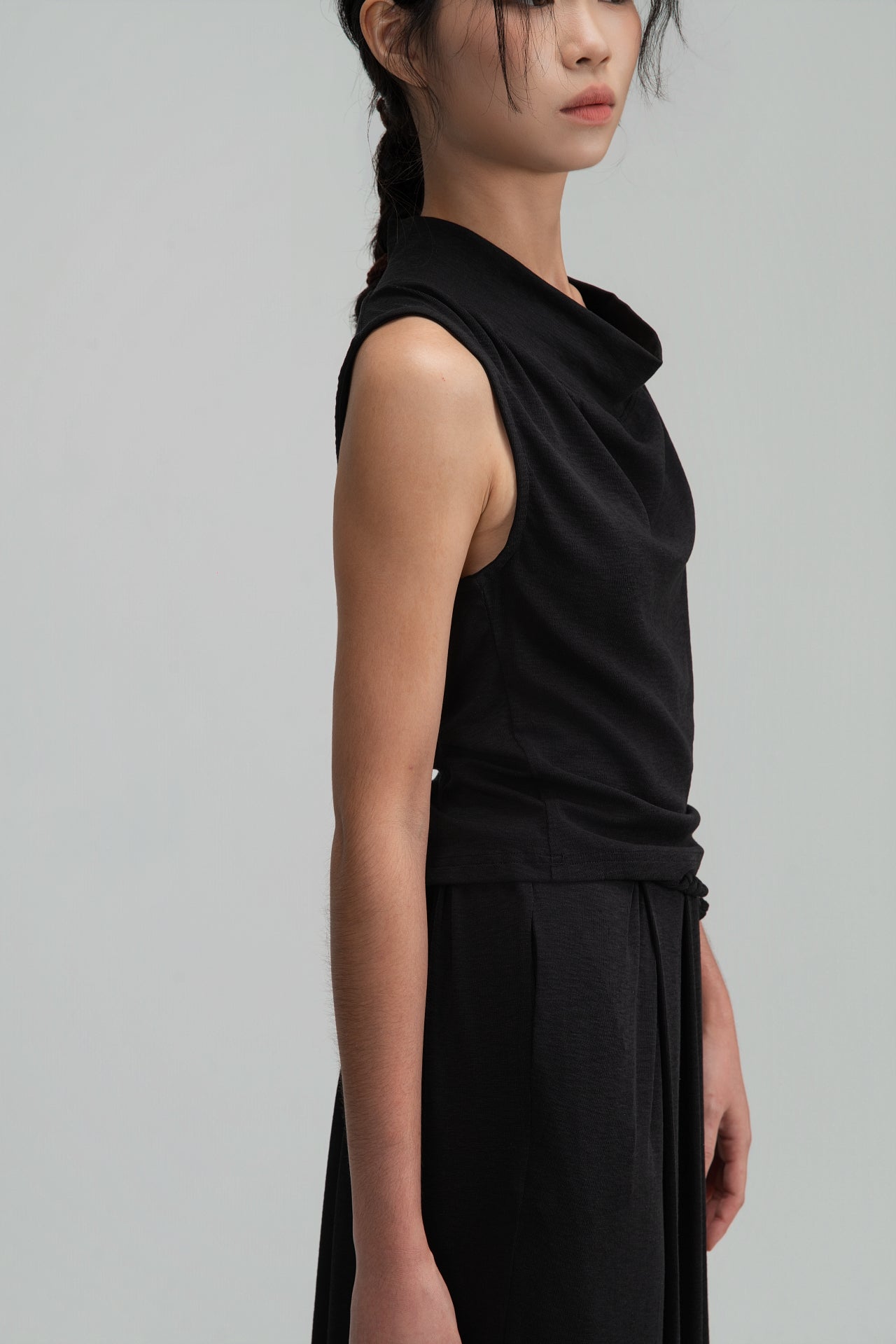 Snow Knit High Drape Neck Tank Top (Black)