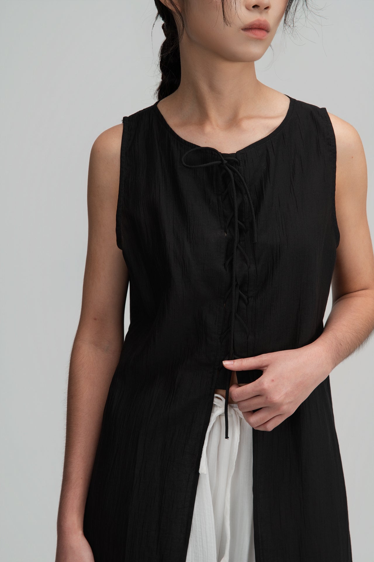 Crisscross Longline Bottom Slit Tank Top (Black)