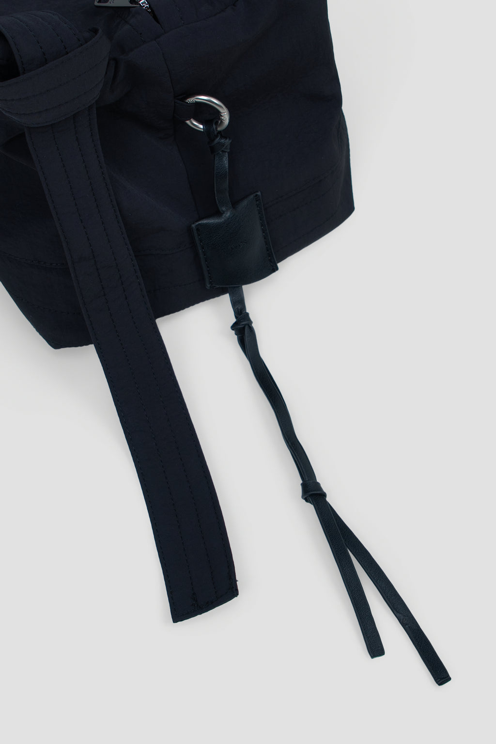 Medium Loaf Nylon Bag (Black)