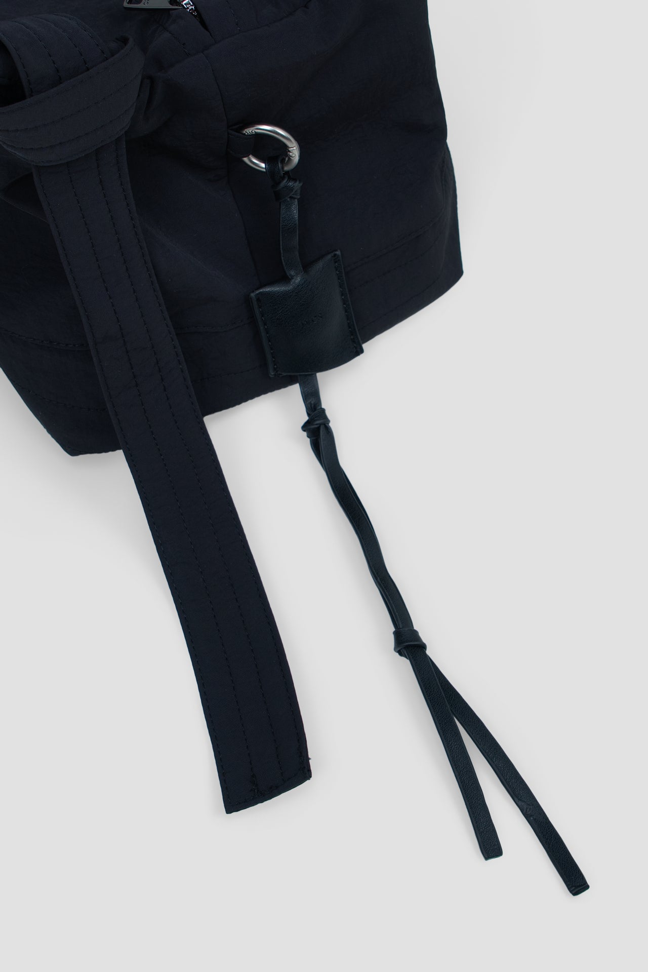 Medium Loaf Nylon Bag (Black)