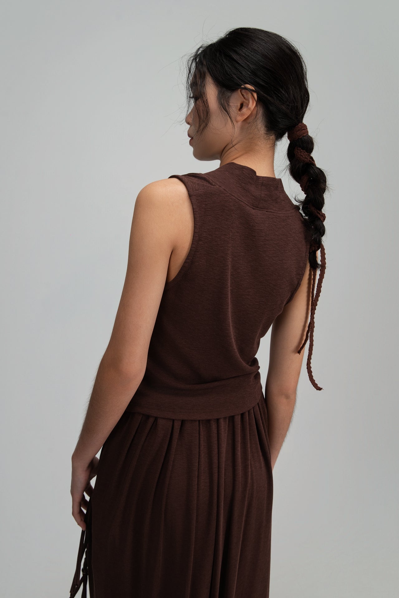 Snow Knit High Drape Neck Tank Top (Brown)