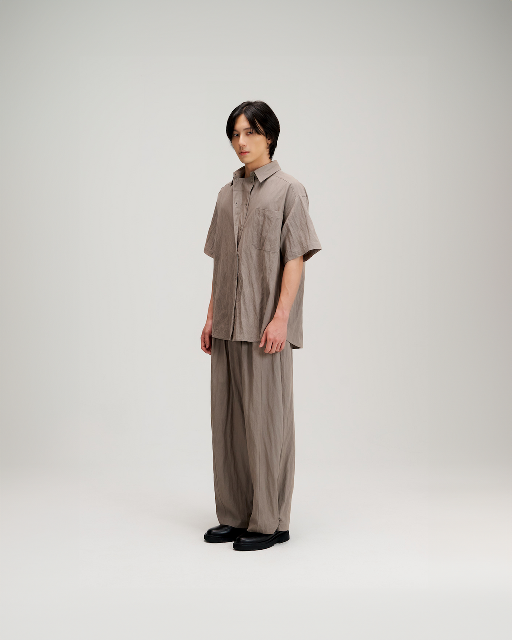 Gender Neutral Drape Neck Short-Sleeve Shirt (Grey)