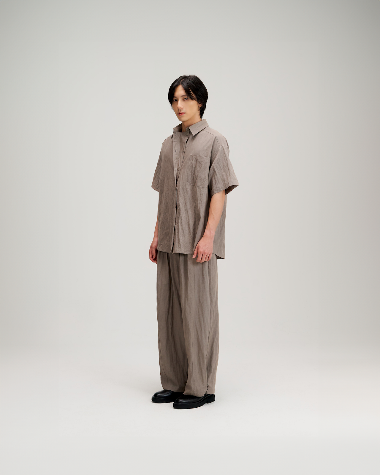 Gender Neutral Drape Neck Short-Sleeve Shirt (Grey)