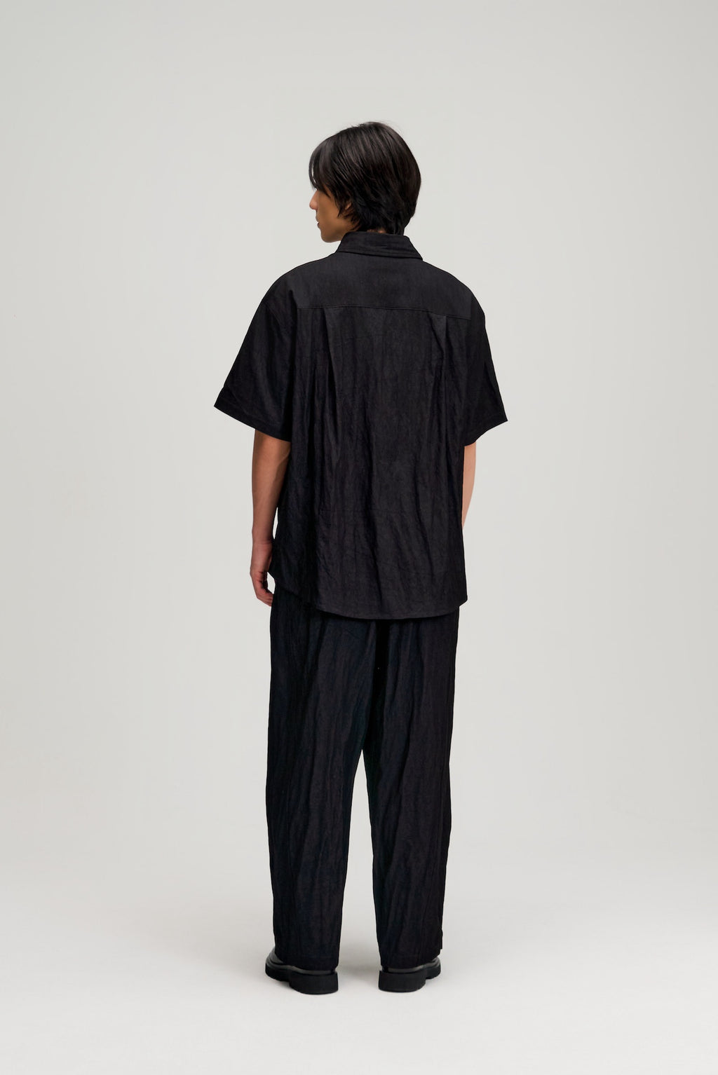 Gender Neutral Drape Neck Short-Sleeve Shirt (Black)