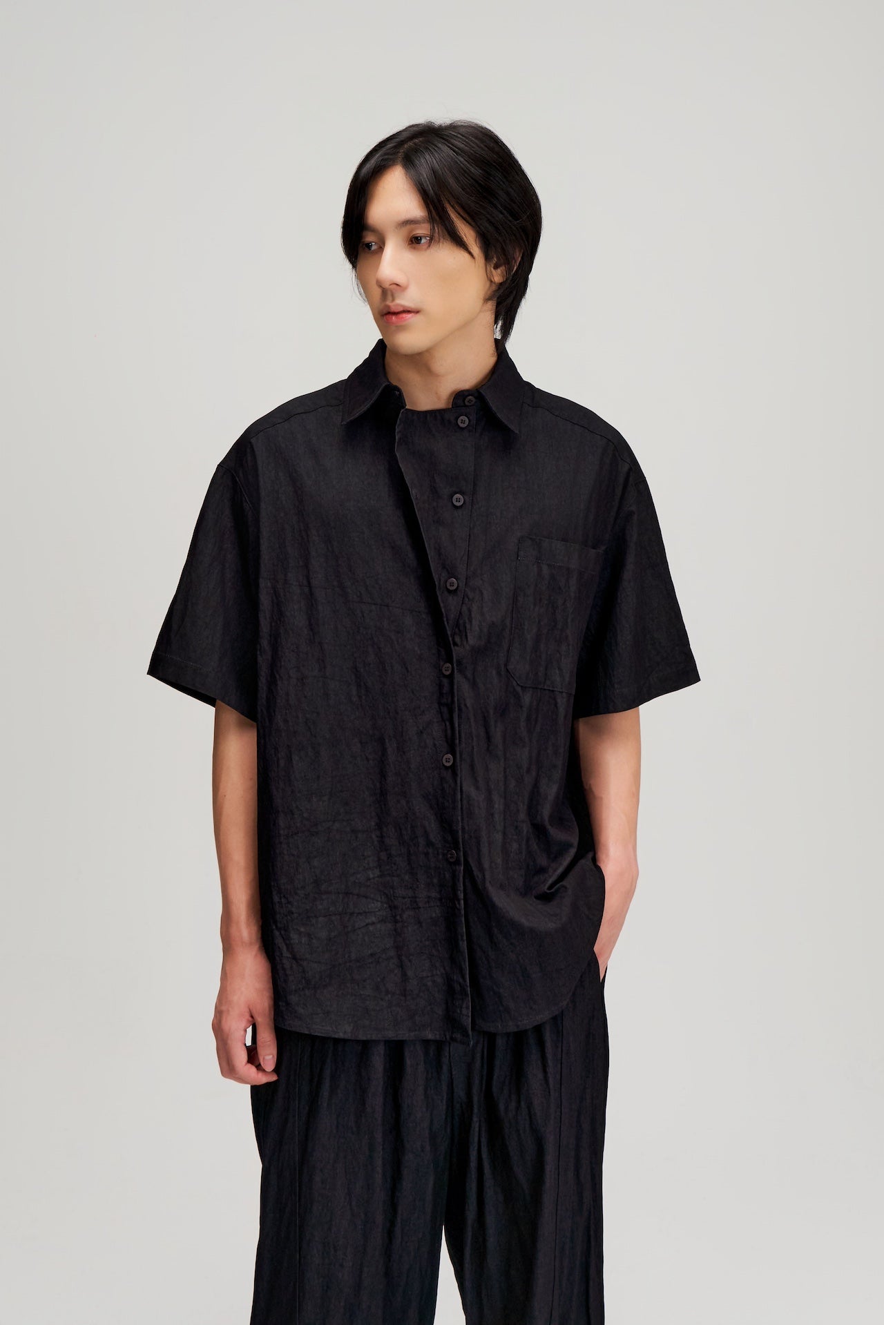 Gender Neutral Drape Neck Short-Sleeve Shirt (Black)