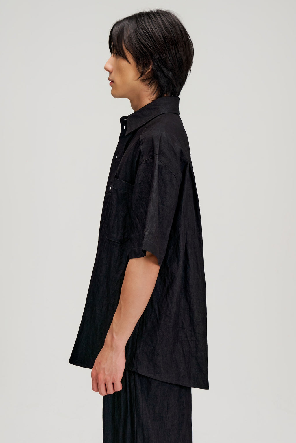 Gender Neutral Drape Neck Short-Sleeve Shirt (Black)
