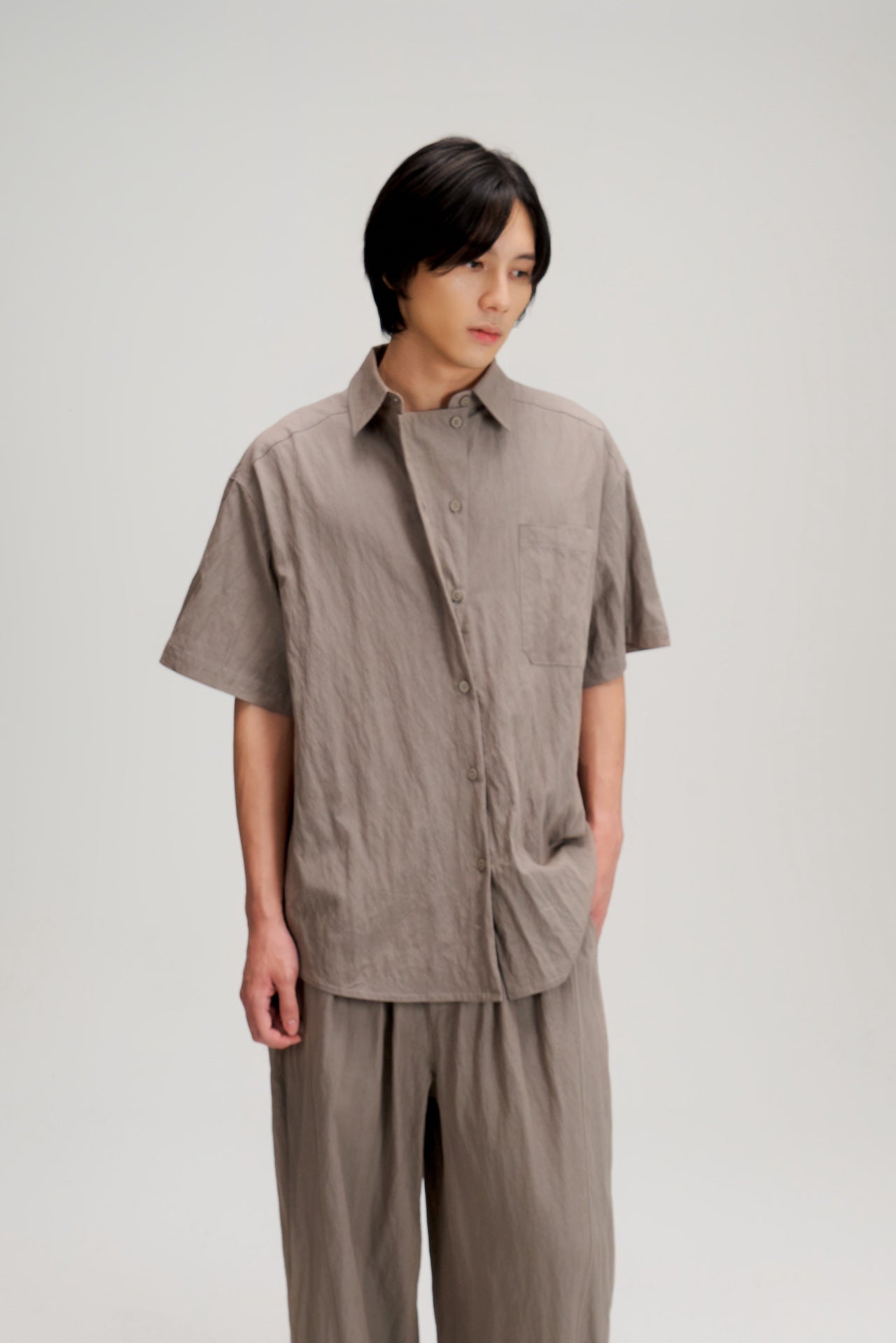 Gender Neutral Drape Neck Short-Sleeve Shirt (Grey)
