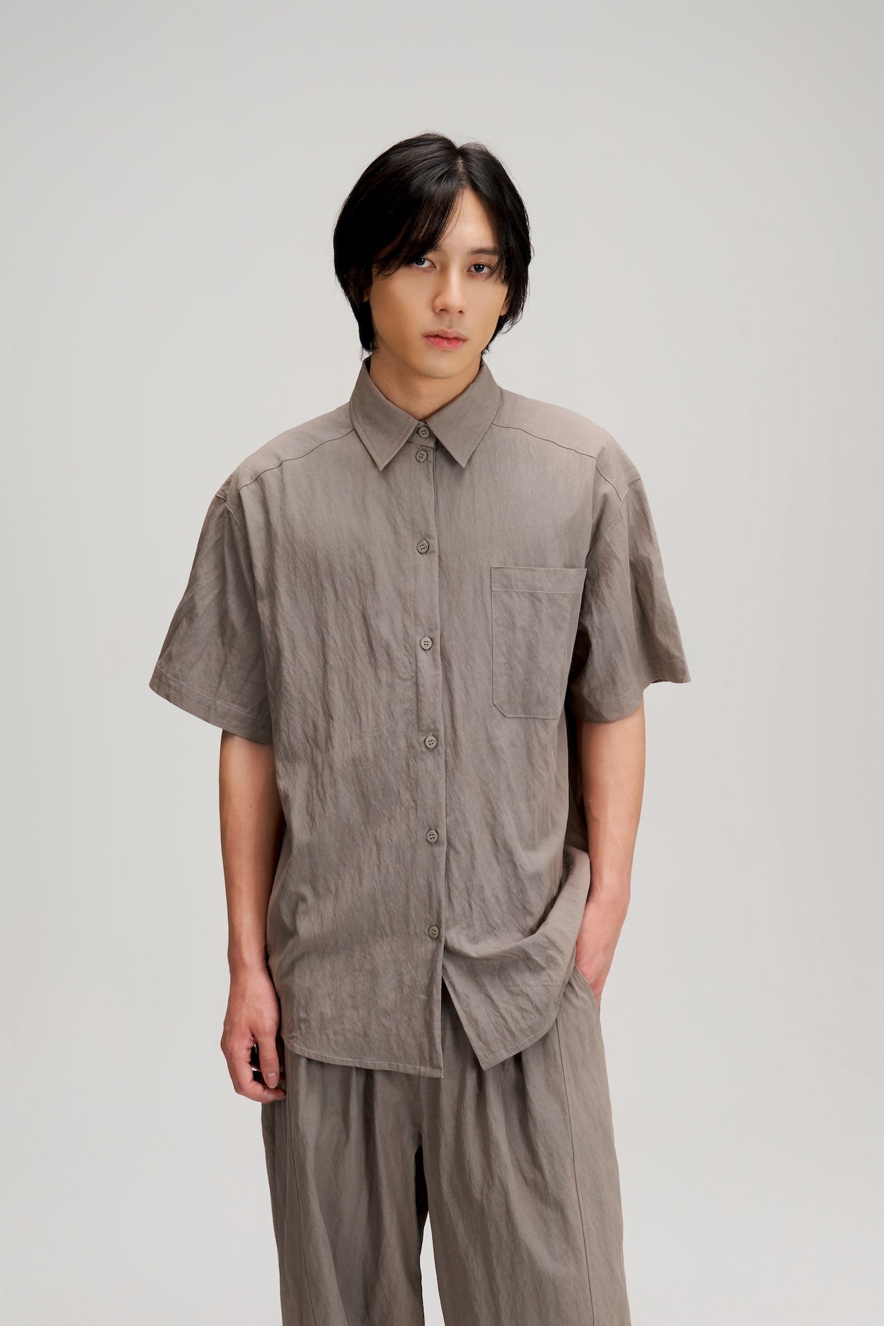 Gender Neutral Drape Neck Short-Sleeve Shirt (Grey)