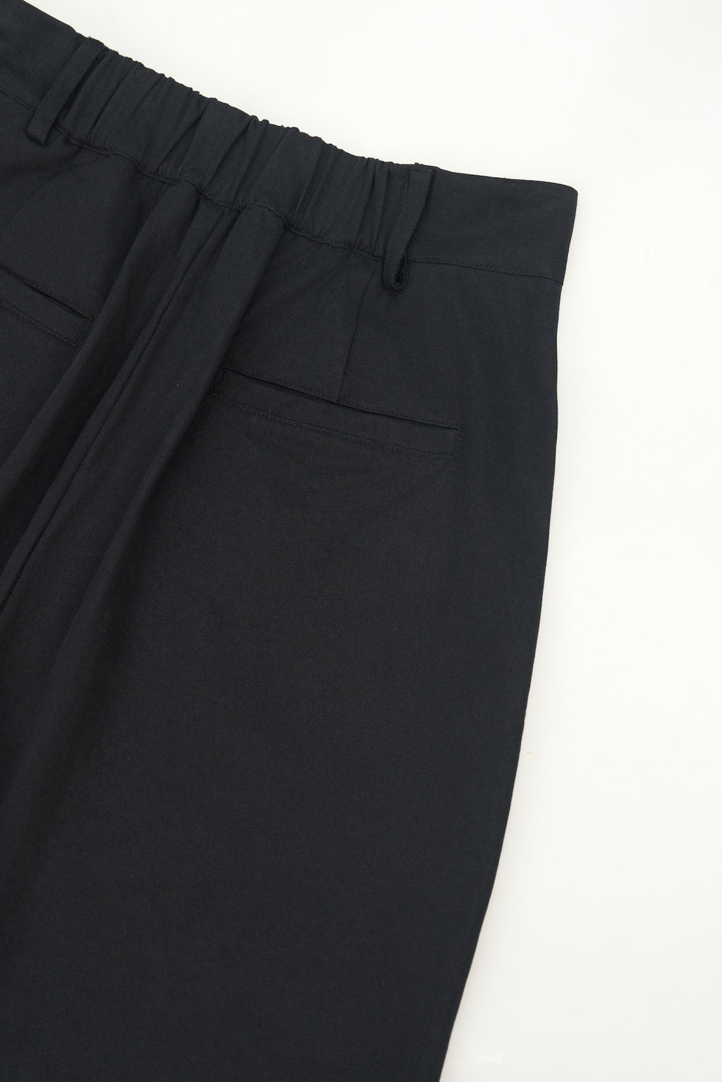 Gender Neutral Pocket Pleated Shorts (Black)