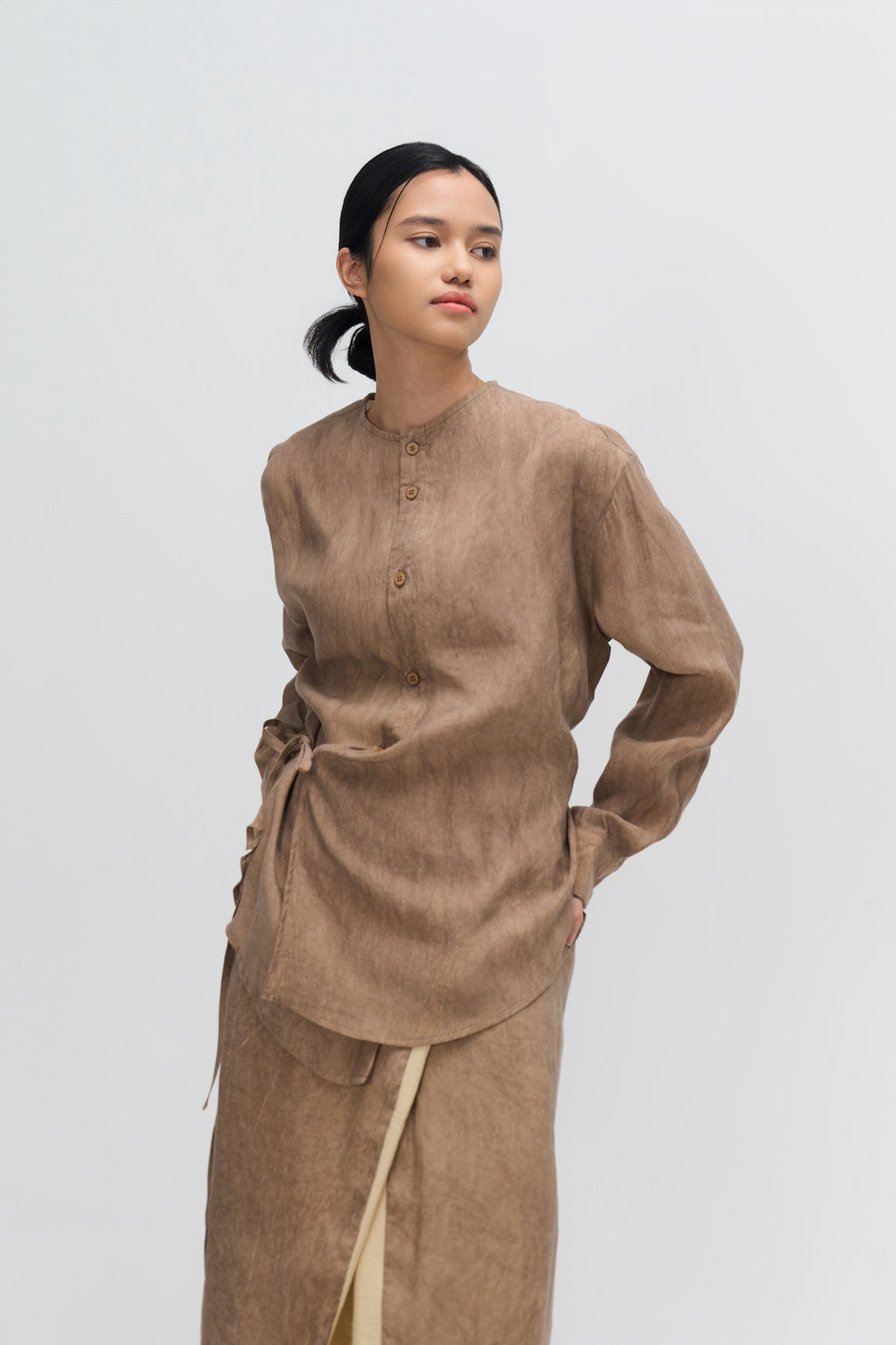 Arc Collar Side Tie Dye Blouse (Brown)