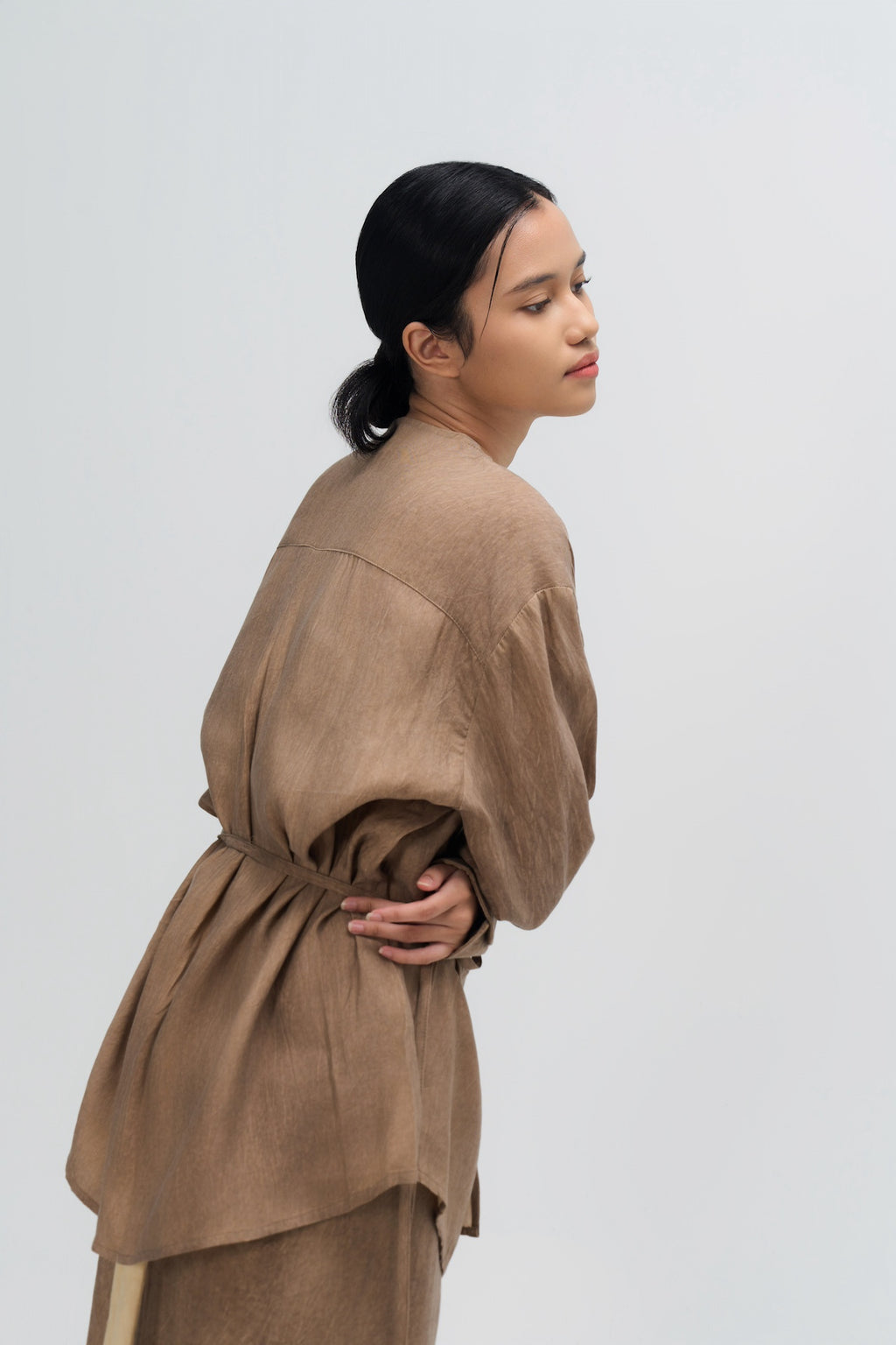 Arc Collar Side Tie Dye Blouse (Brown)