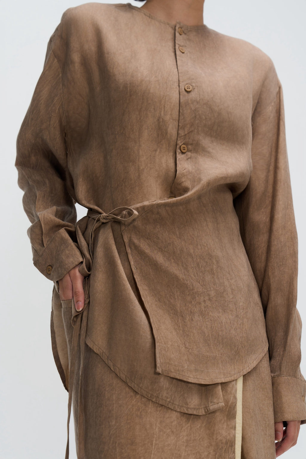 Arc Collar Side Tie Dye Blouse (Brown)