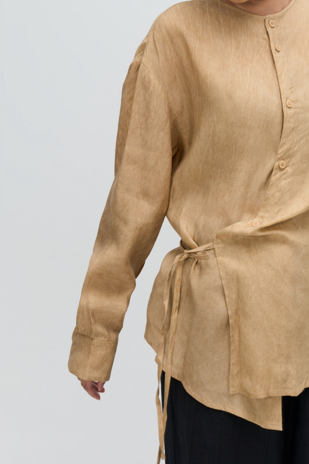 Arc Collar Side Tie Dye Blouse (Sand)