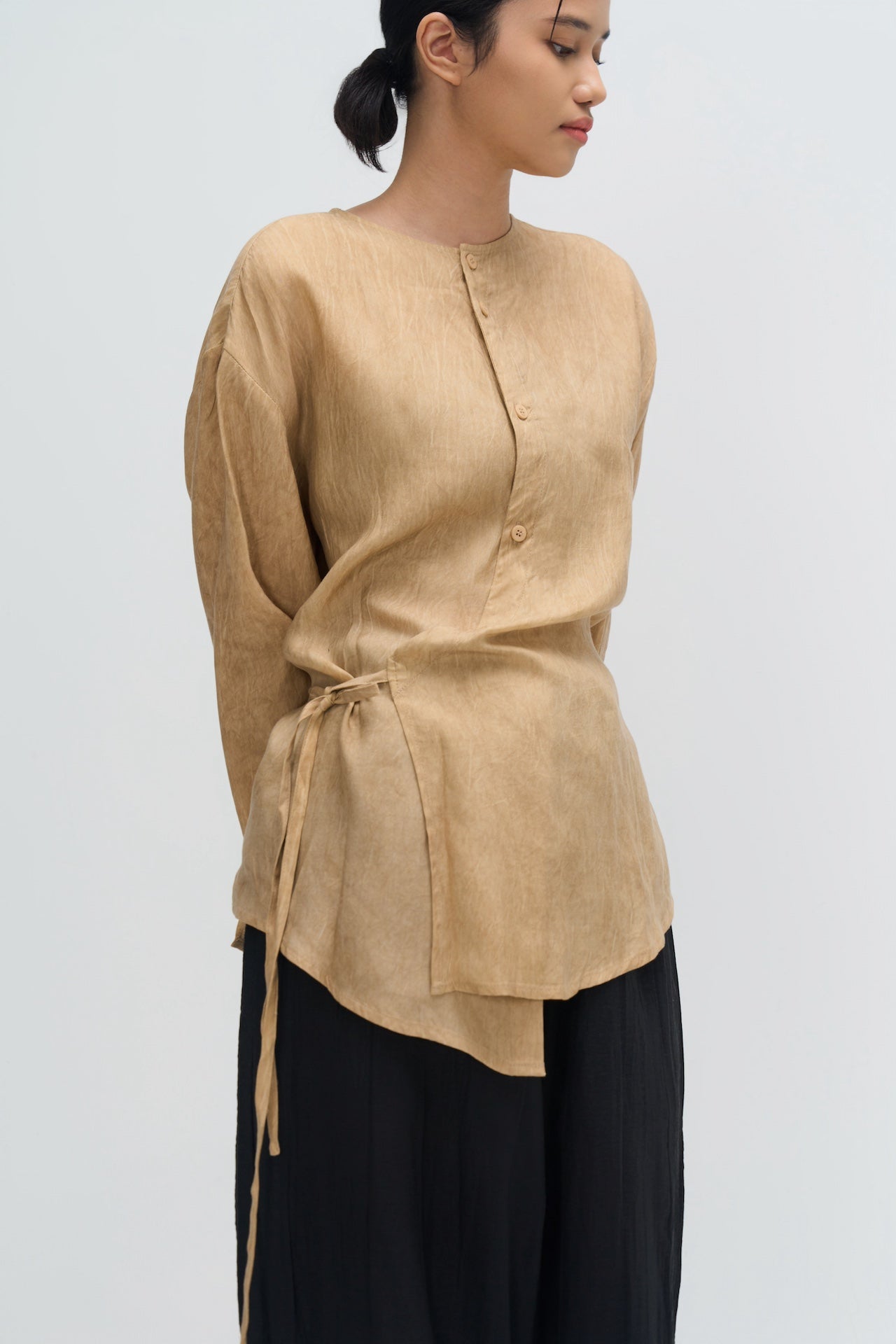 Arc Collar Side Tie Dye Blouse (Sand)