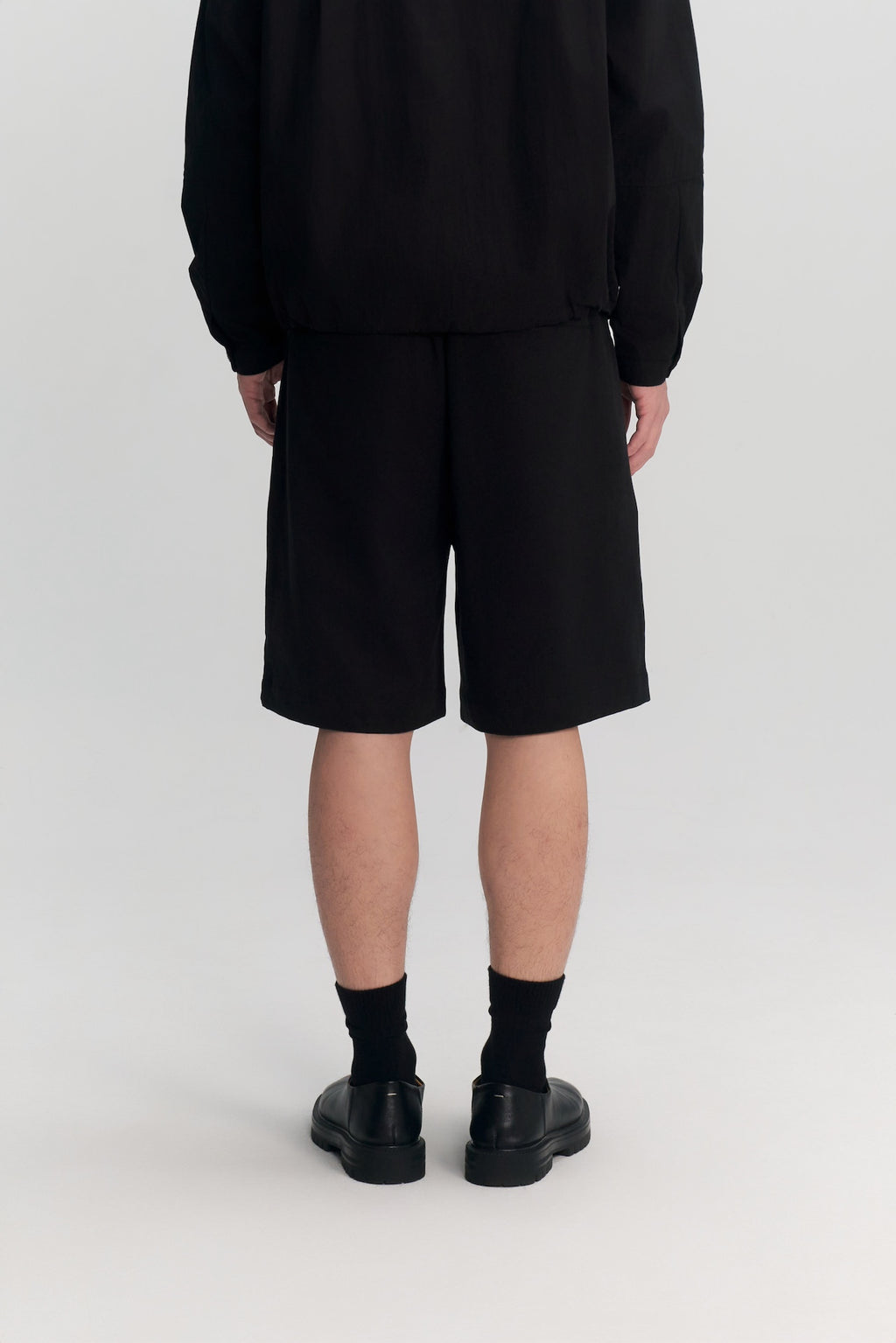 Gender Neutral Pocket Pleated Shorts (Black)