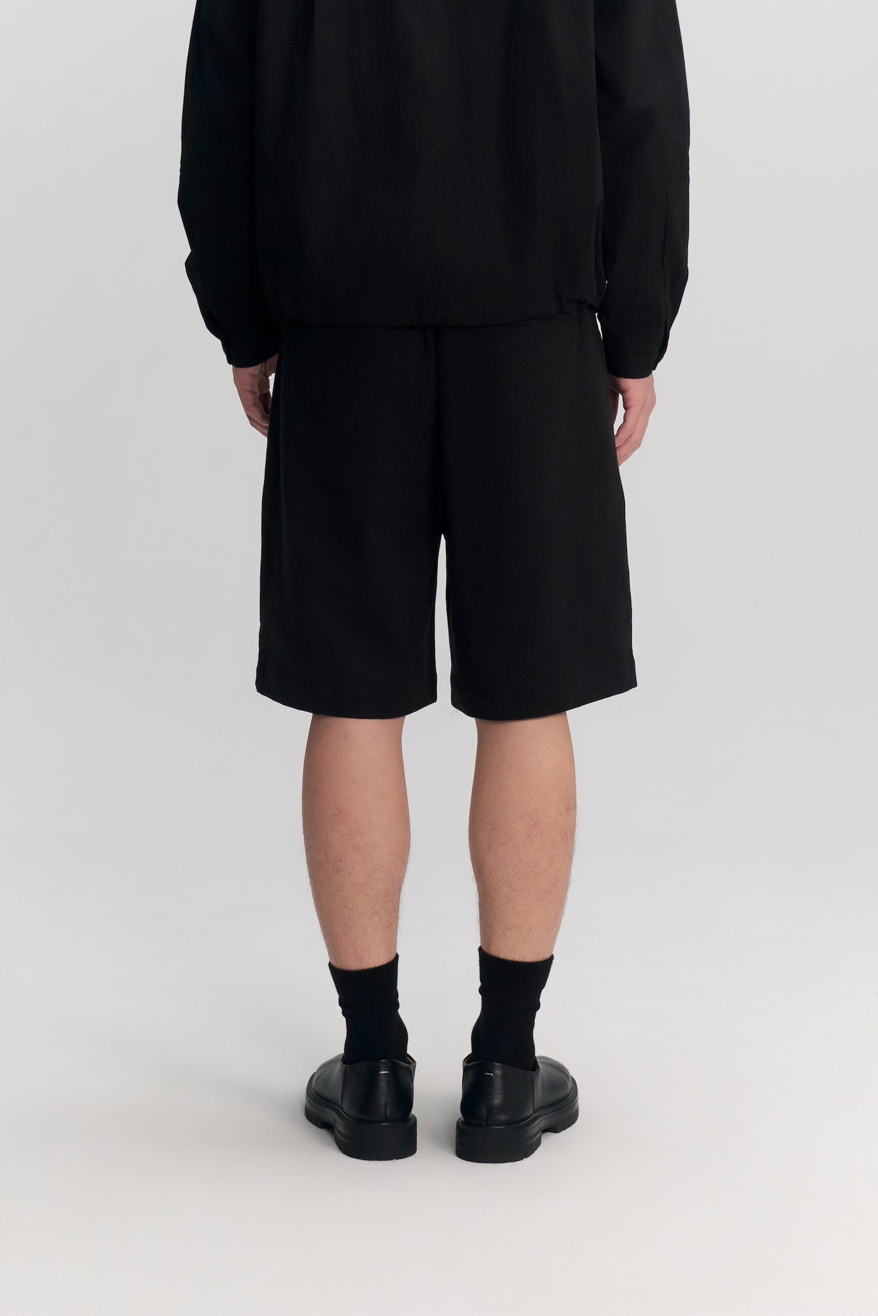 Gender Neutral Pocket Pleated Shorts (Black)