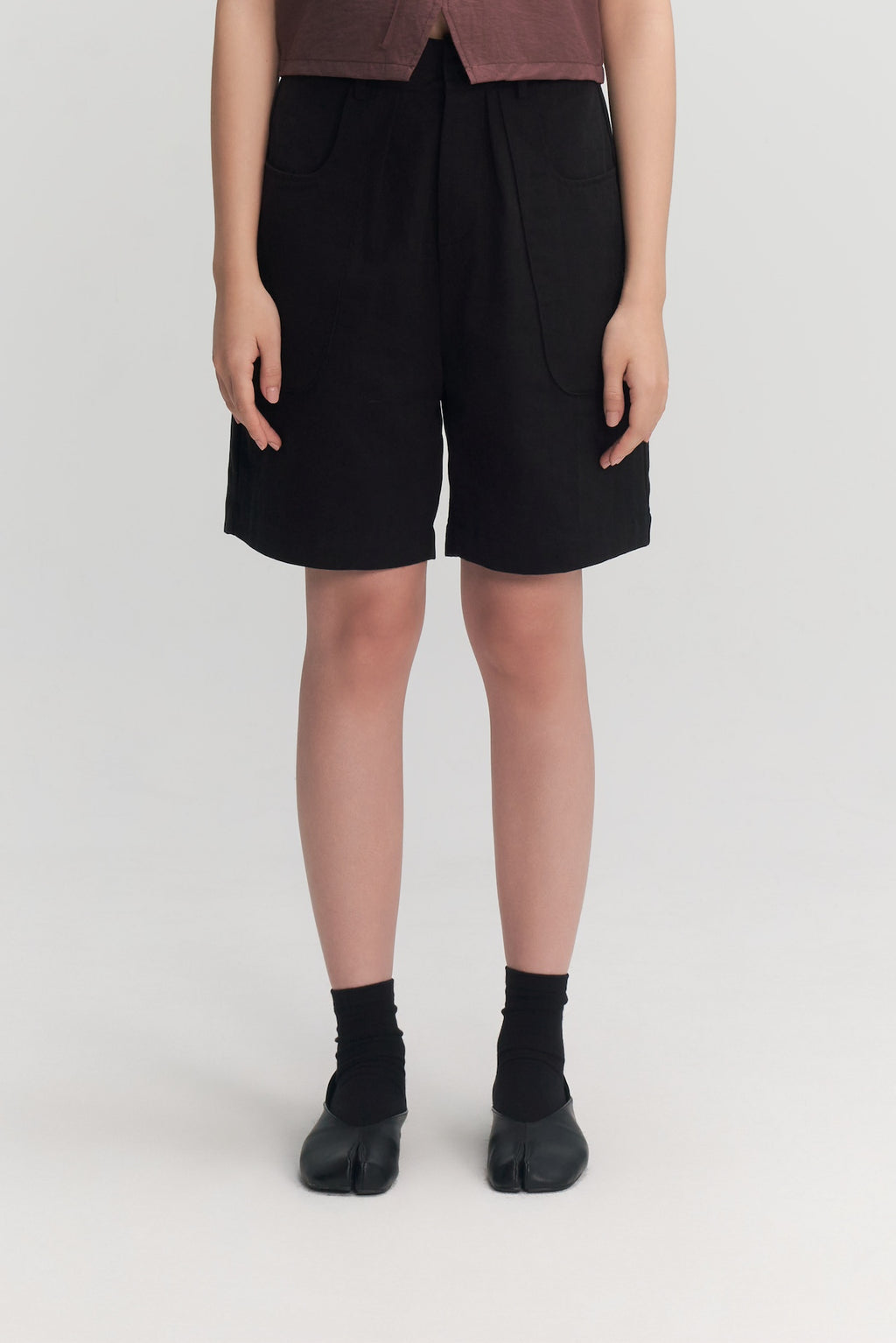 Gender Neutral Pocket Pleated Shorts (Black)