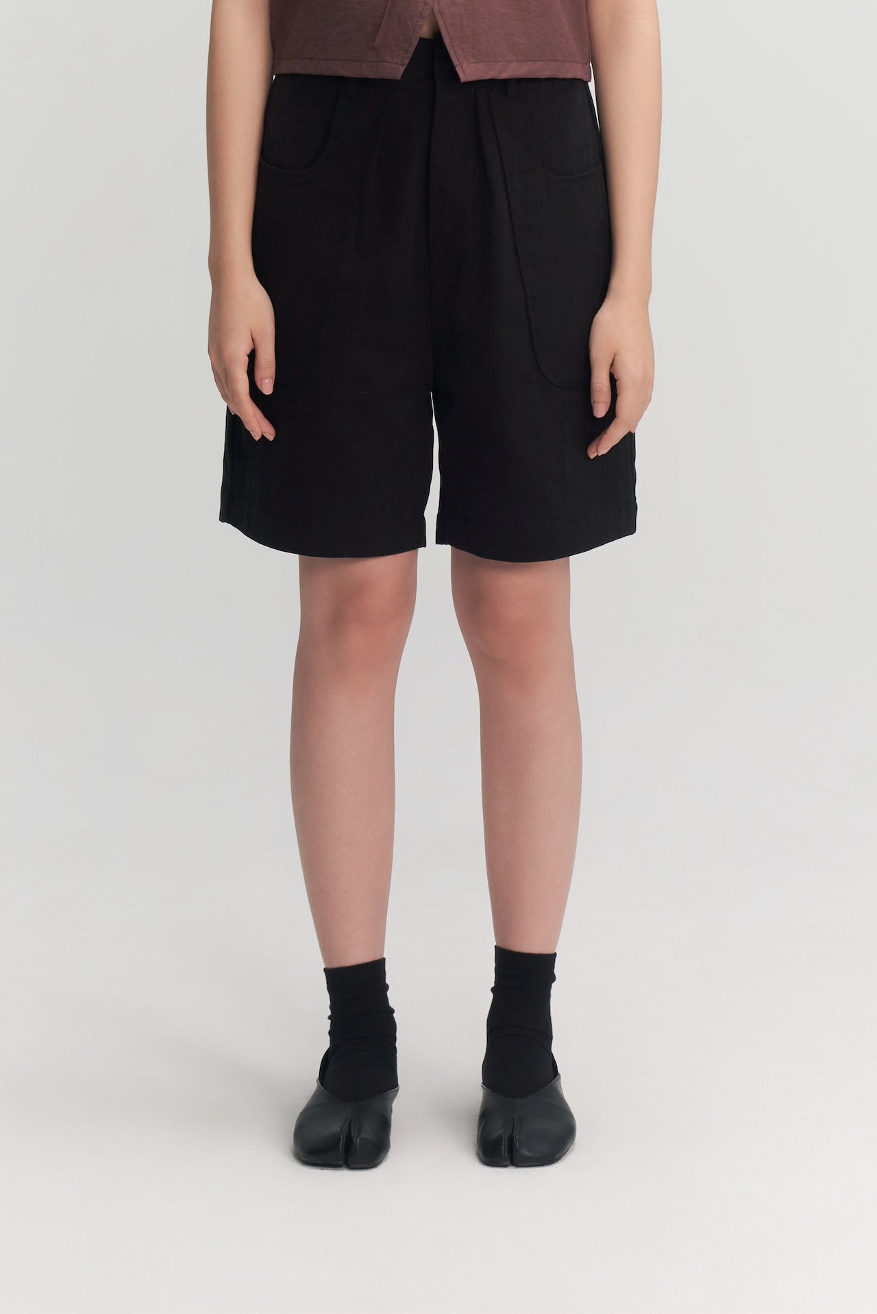 Gender Neutral Pocket Pleated Shorts (Black)