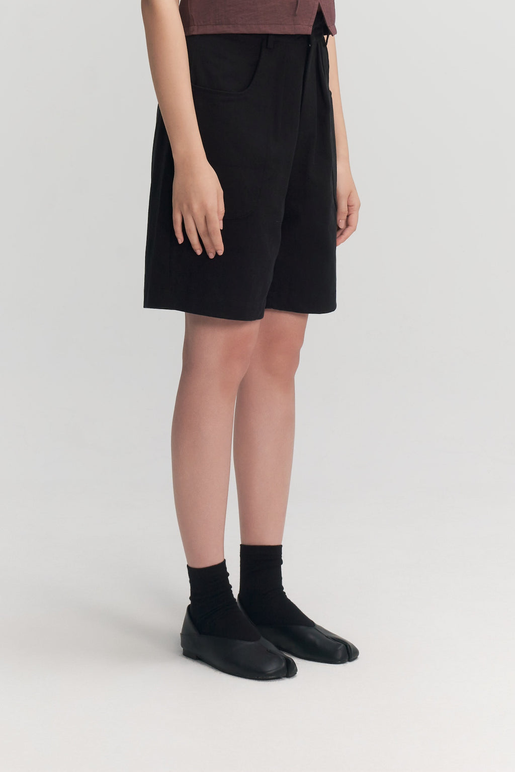 Gender Neutral Pocket Pleated Shorts (Black)