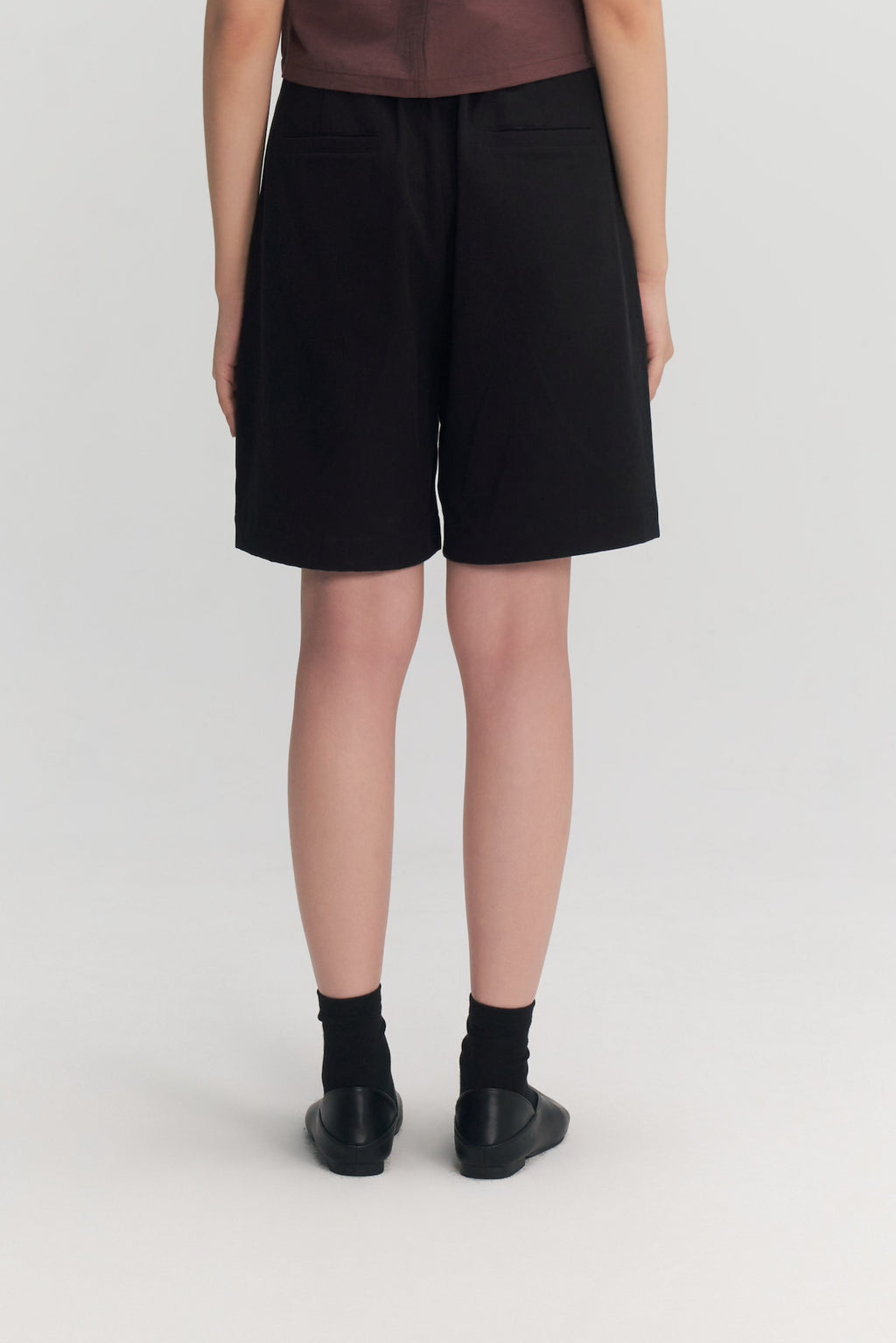 Gender Neutral Pocket Pleated Shorts (Black)