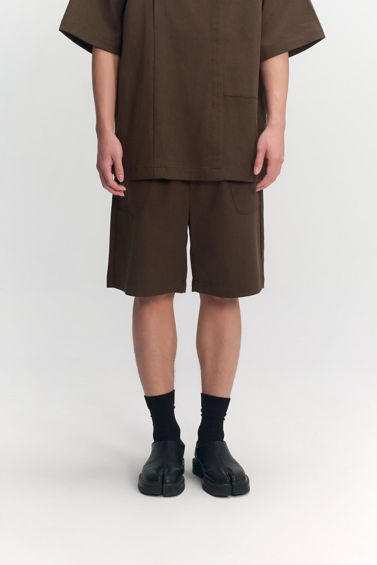 Gender Neutral Pocket Pleated Shorts (Brown)