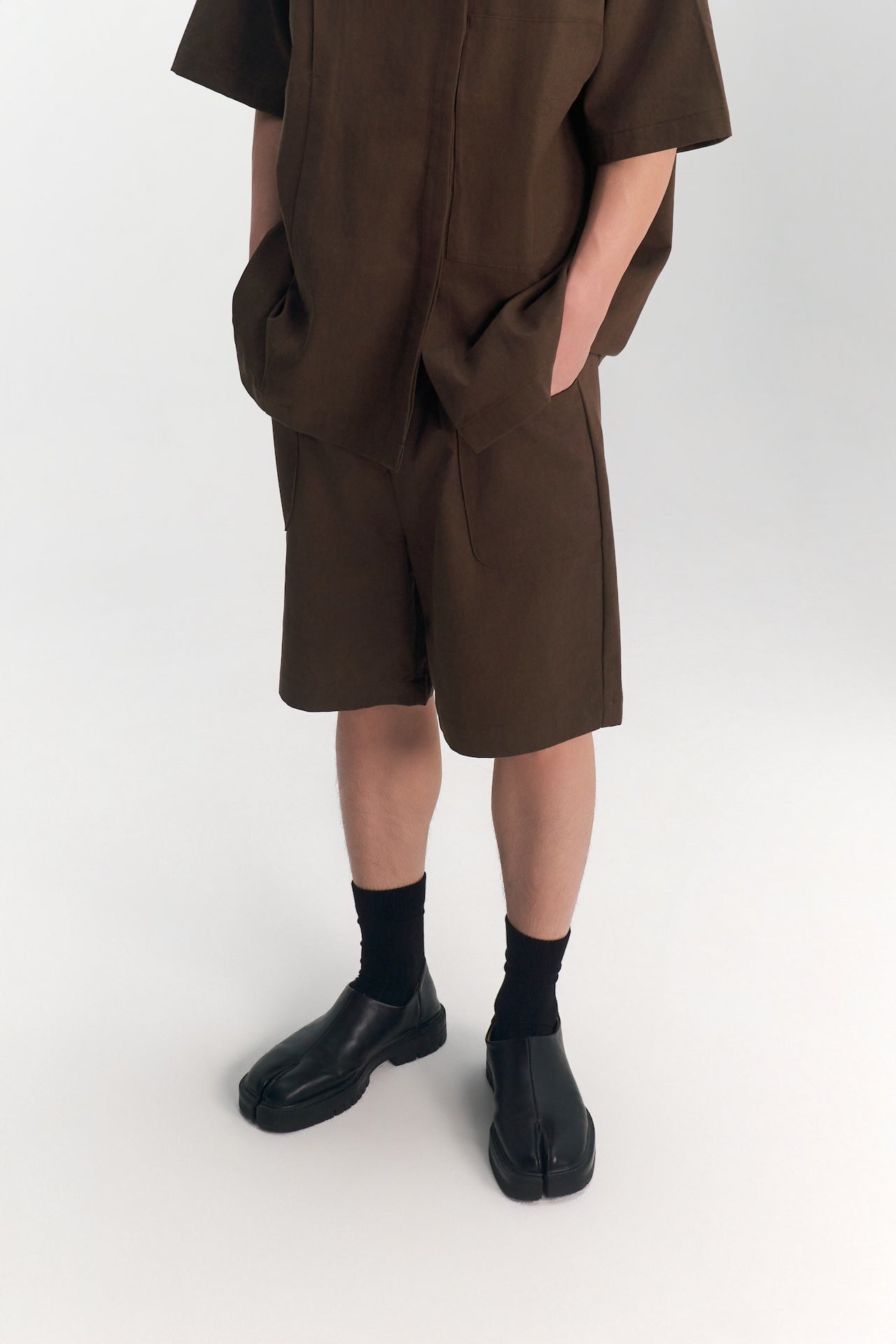 Gender Neutral Pocket Pleated Shorts (Brown)
