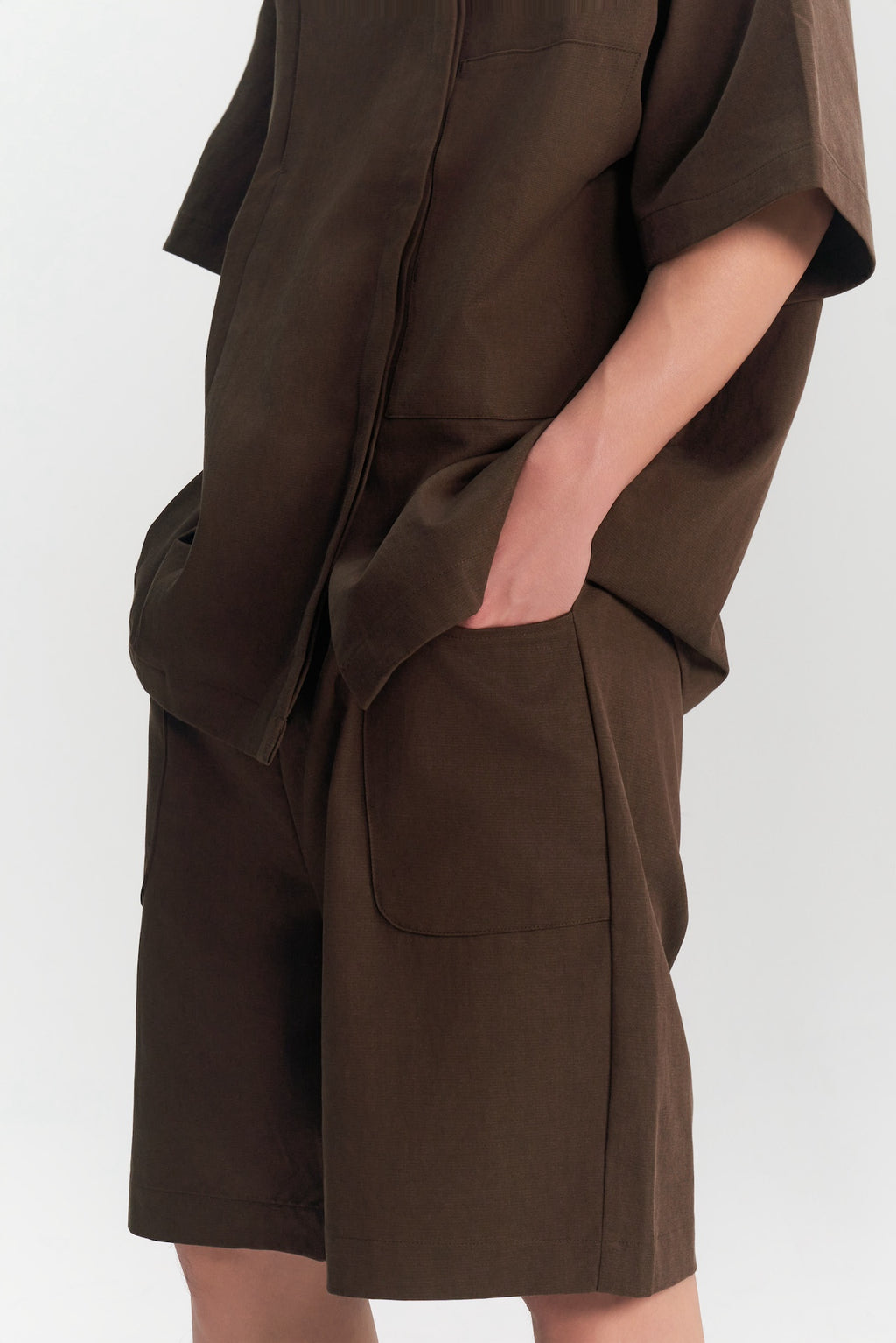 Gender Neutral Pocket Pleated Shorts (Brown)