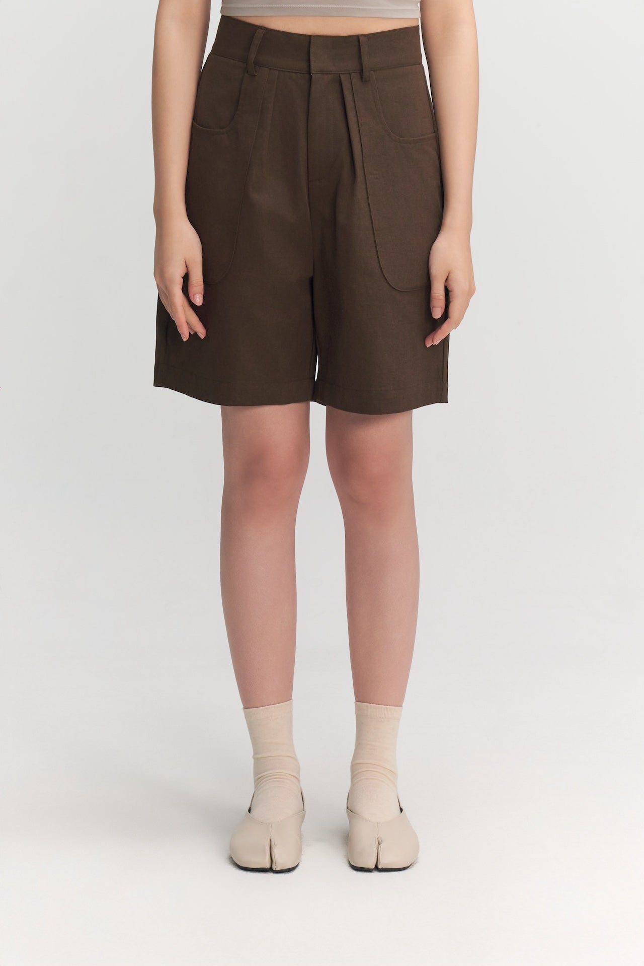 Gender Neutral Pocket Pleated Shorts (Brown)
