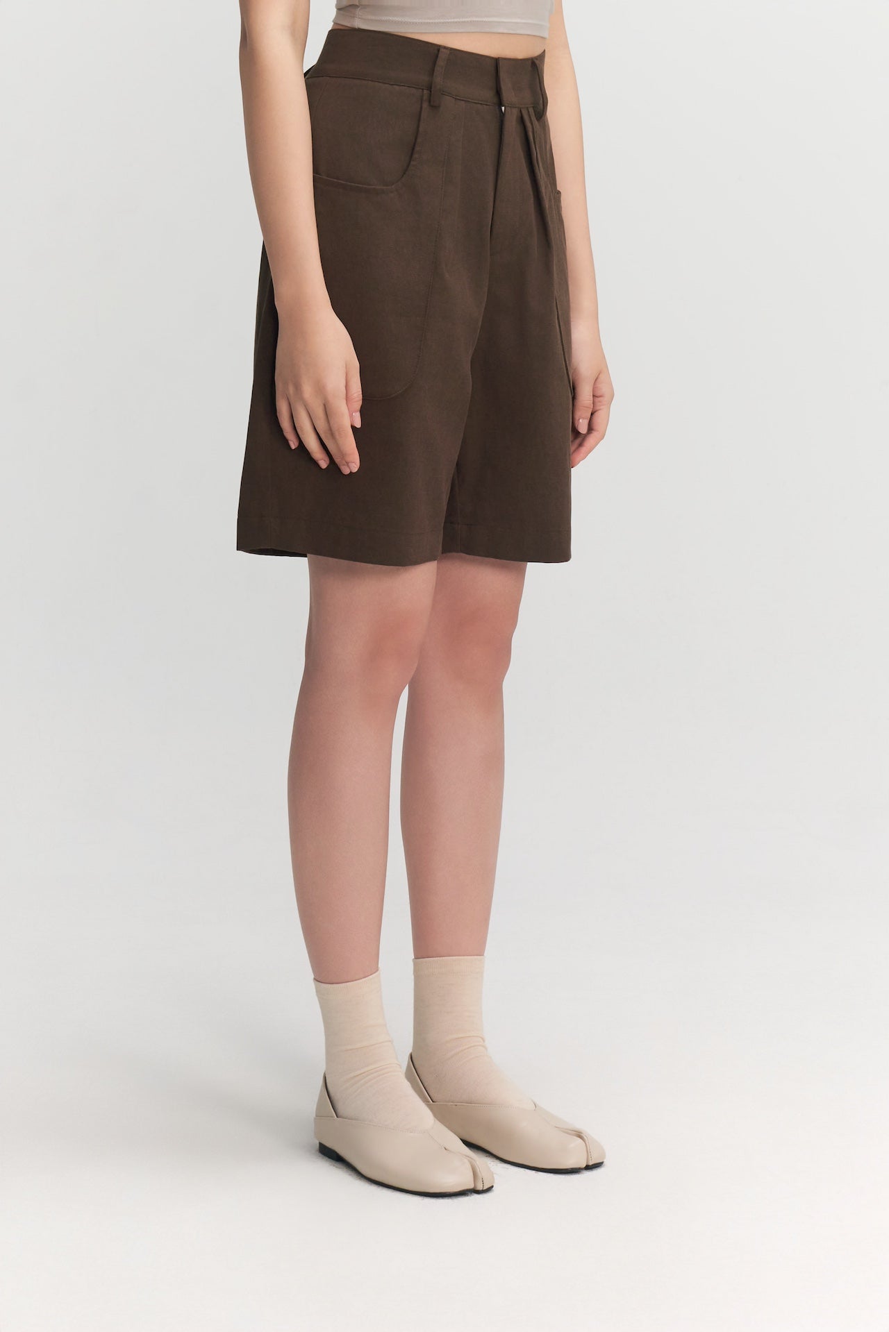 Gender Neutral Pocket Pleated Shorts (Brown)