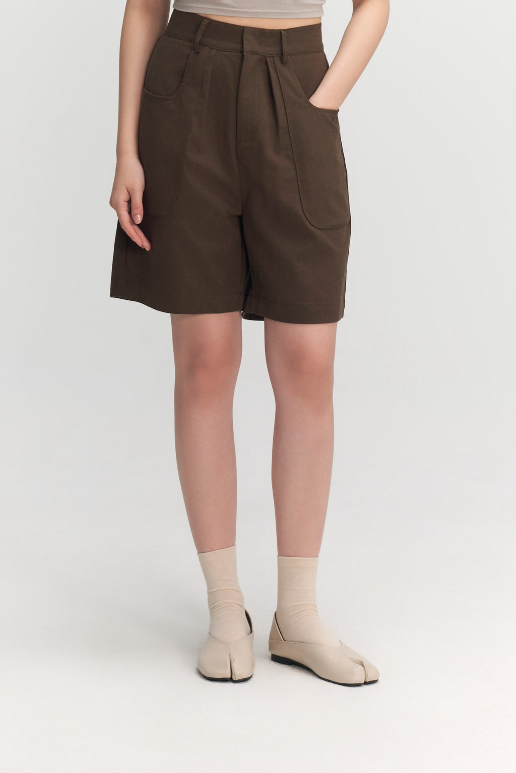 Gender Neutral Pocket Pleated Shorts (Brown)