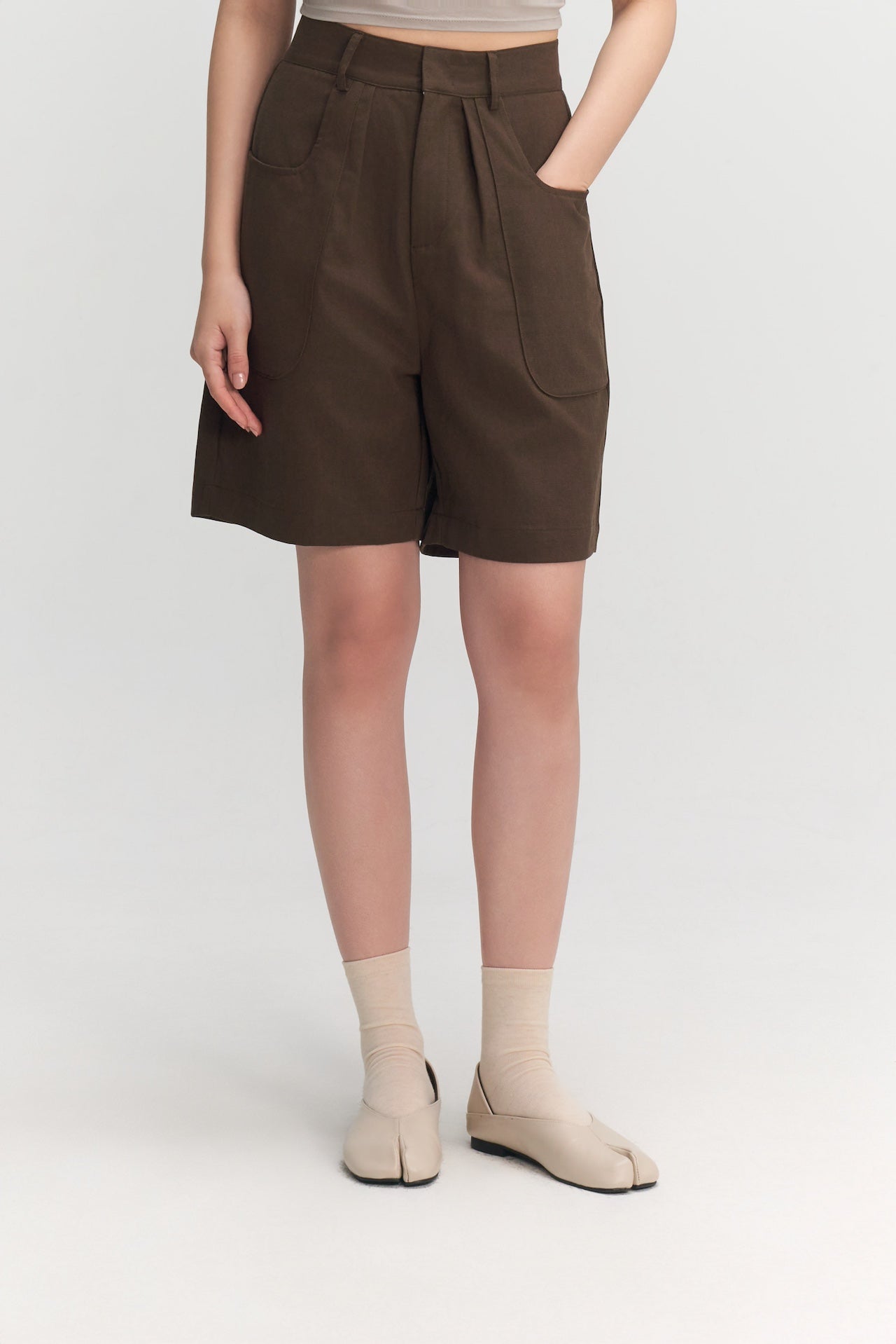 Gender Neutral Pocket Pleated Shorts (Brown)