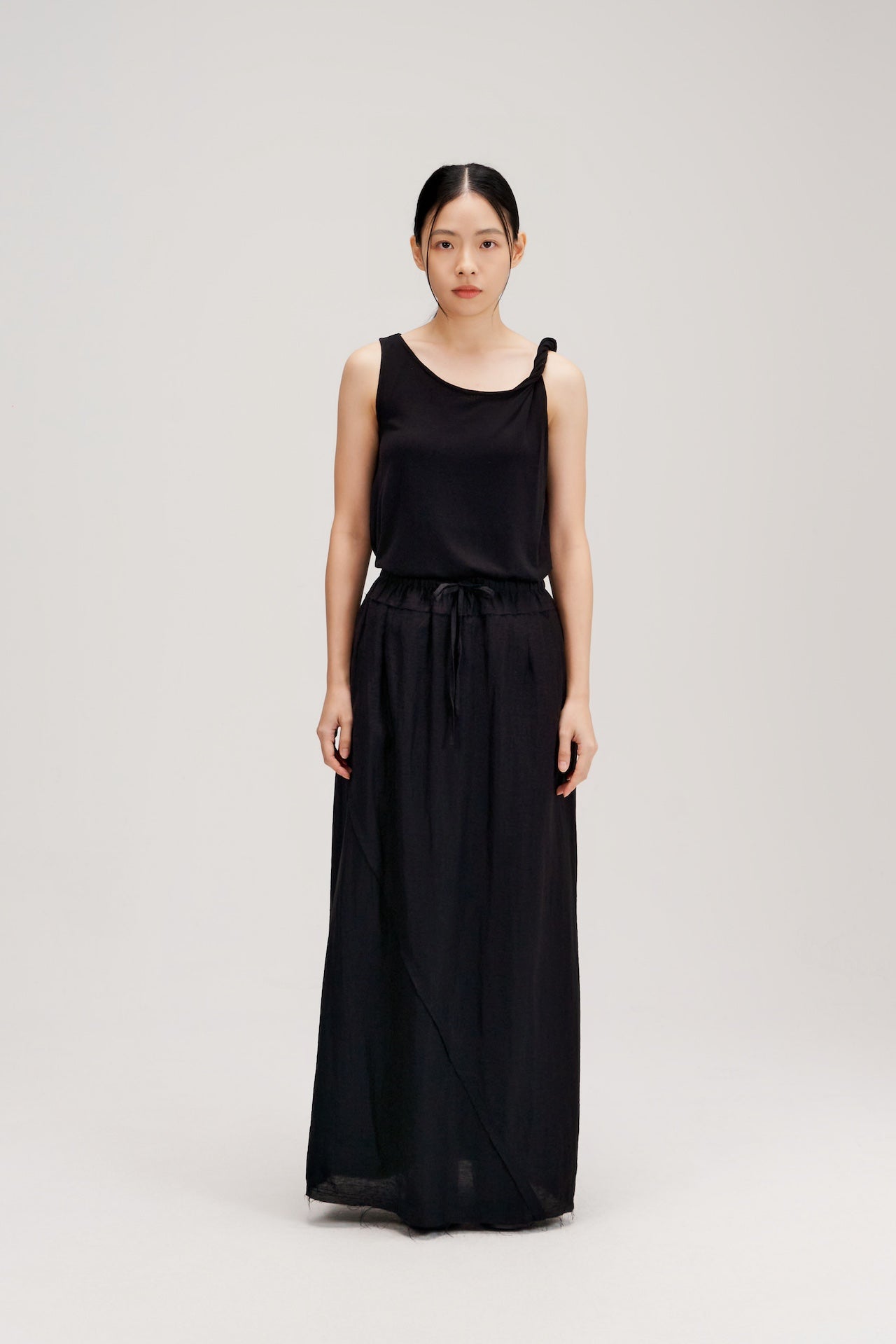 Lyocell Knit Twisted Shoulder Tank Top (Black)