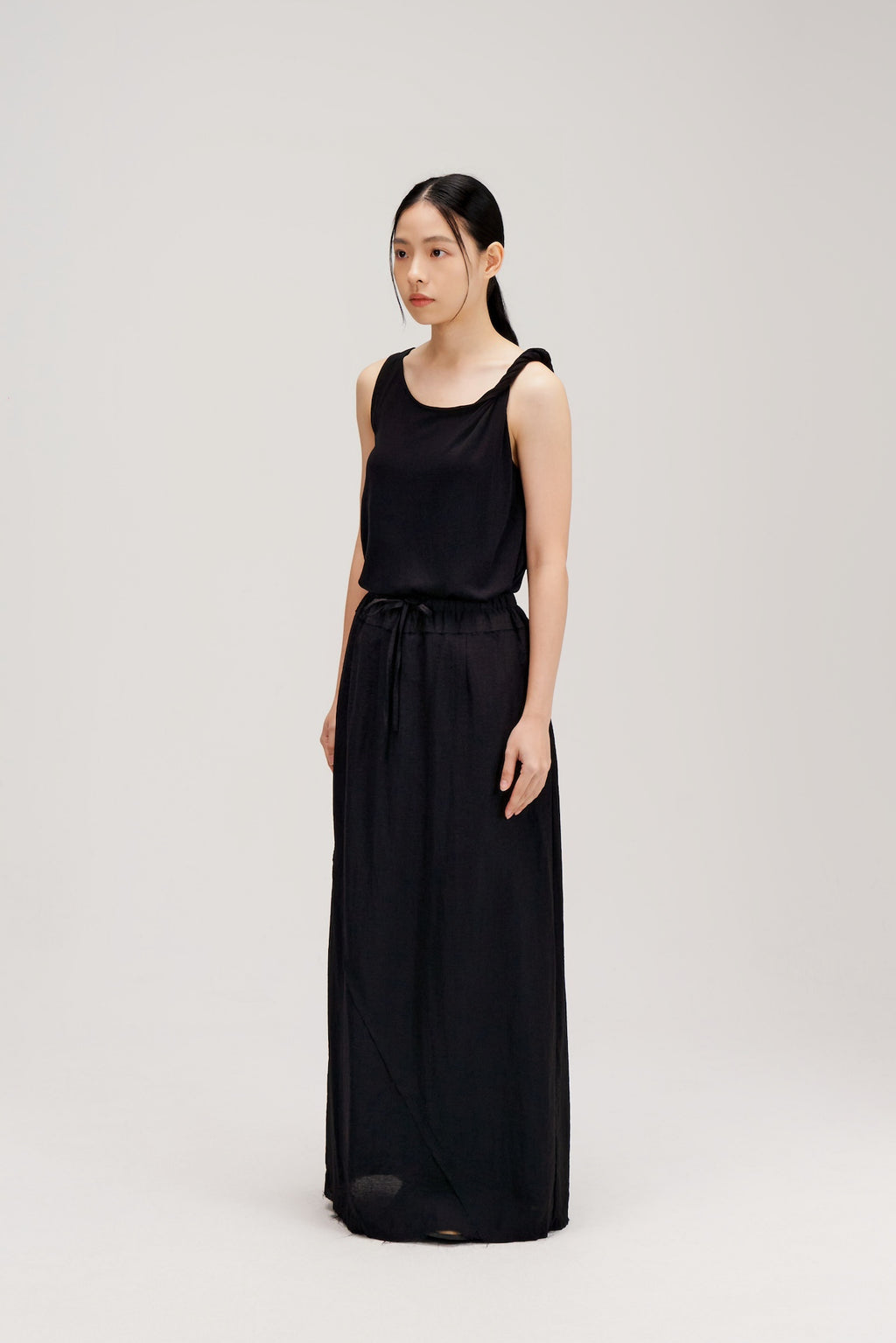 Lyocell Knit Twisted Shoulder Tank Top (Black)