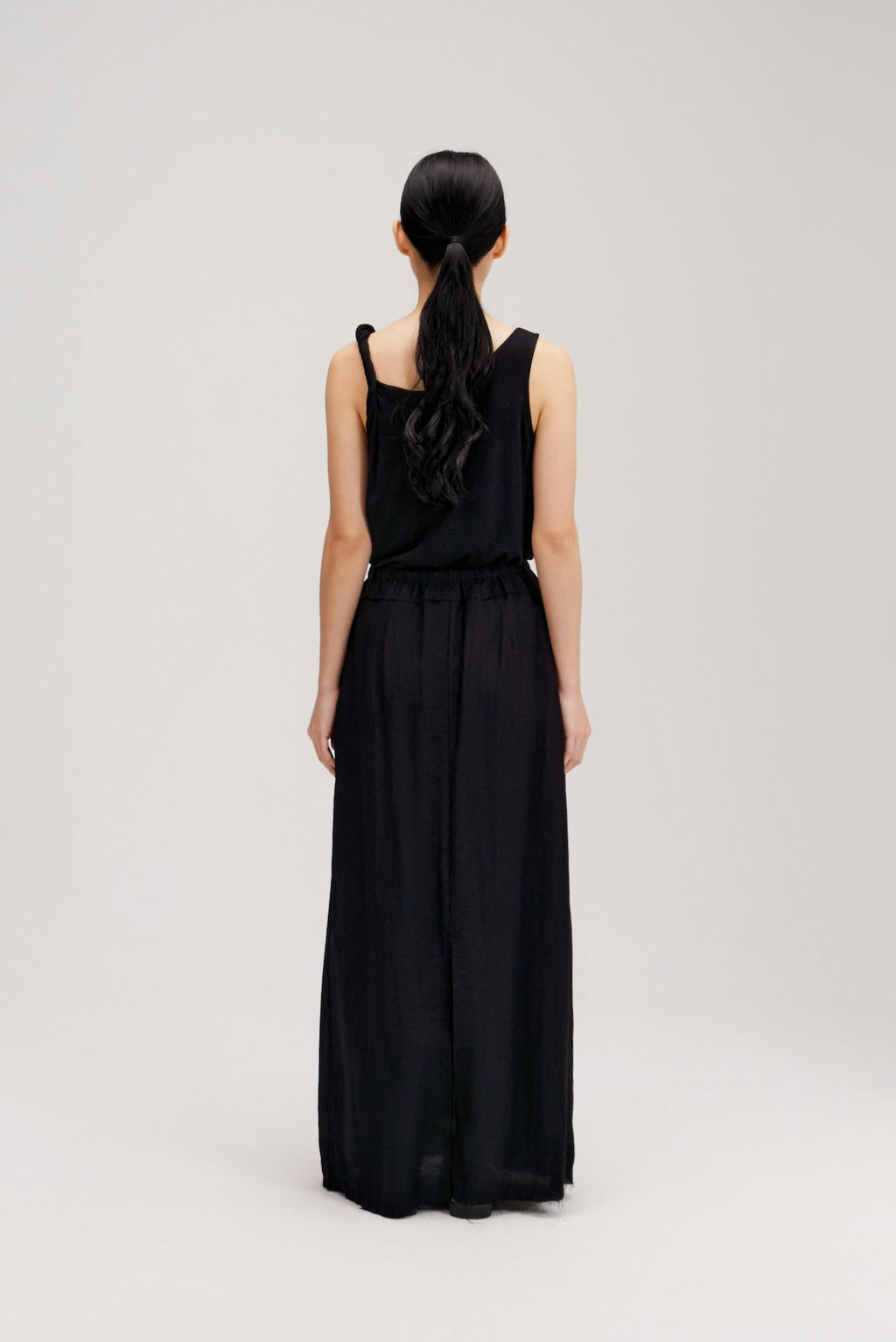 Lyocell Knit Twisted Shoulder Tank Top (Black)