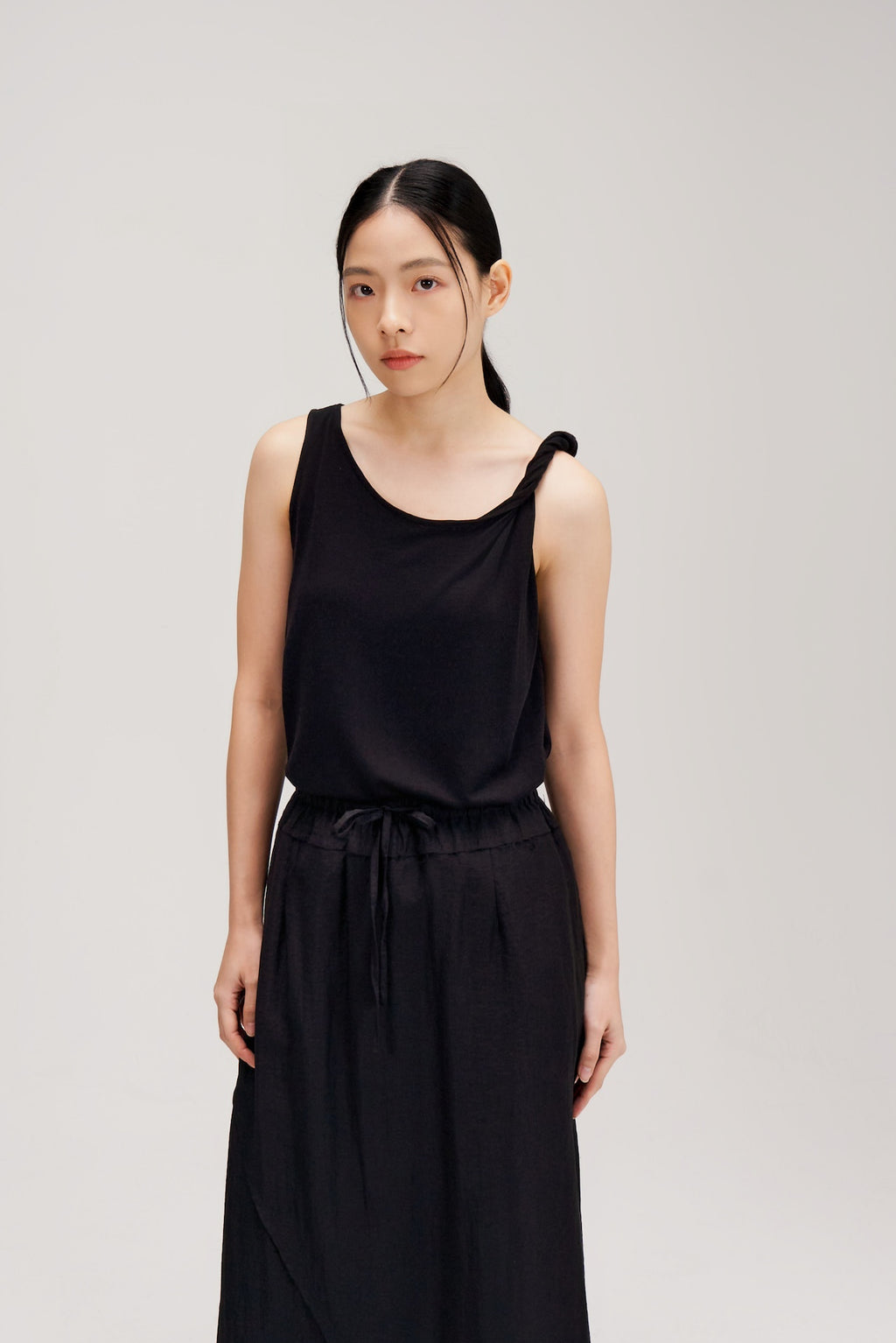 Lyocell Knit Twisted Shoulder Tank Top (Black)
