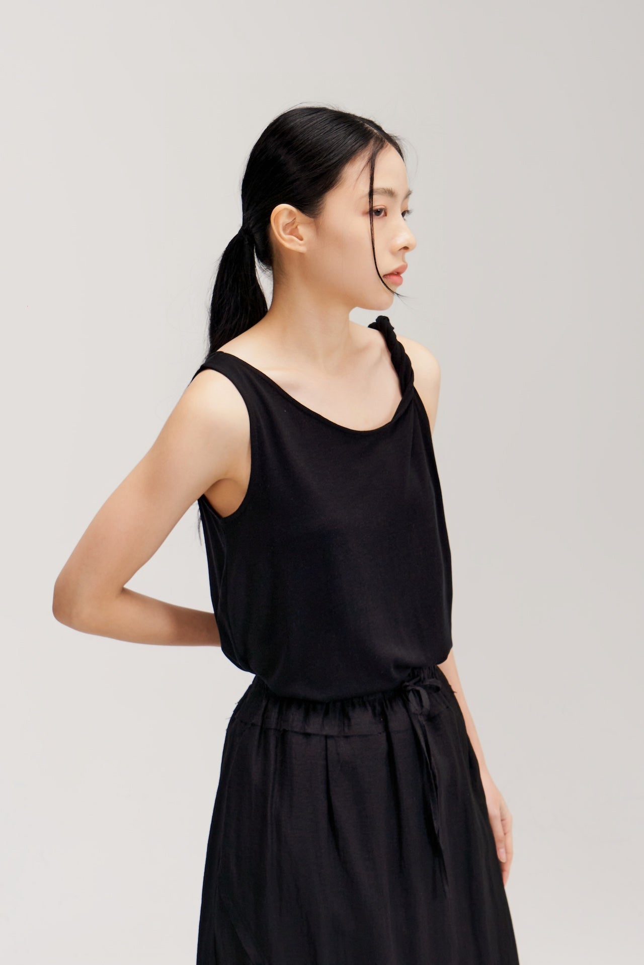 Lyocell Knit Twisted Shoulder Tank Top (Black)