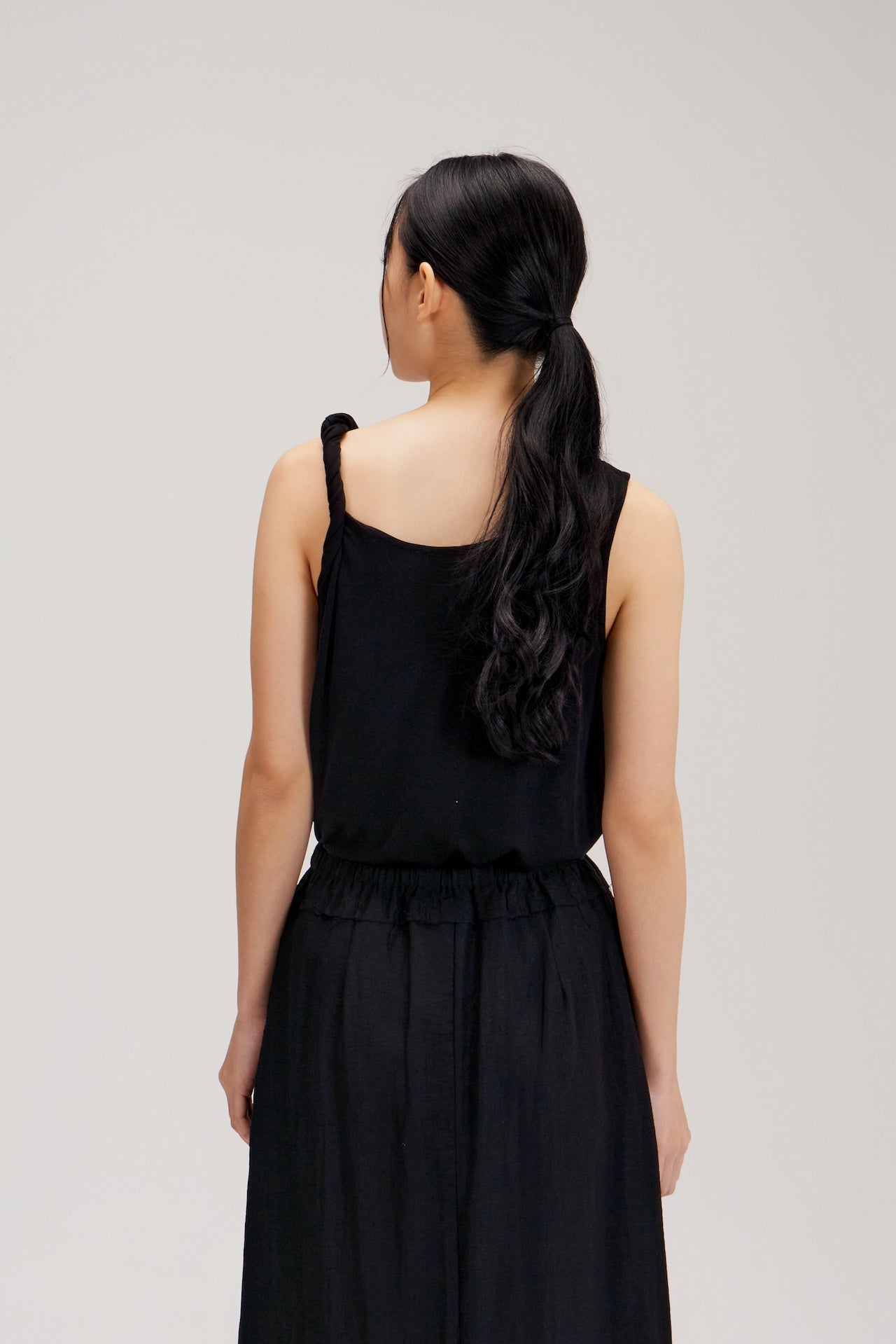 Lyocell Knit Twisted Shoulder Tank Top (Black)