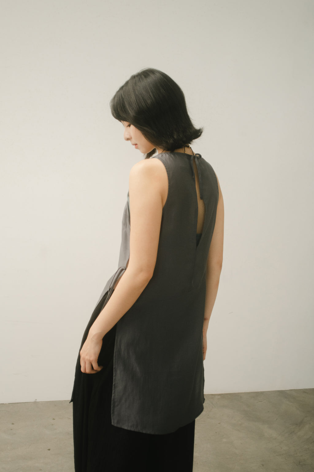 WES x GUNG x SO | Bold Side Slit Long Tank Top (Dark Grey)