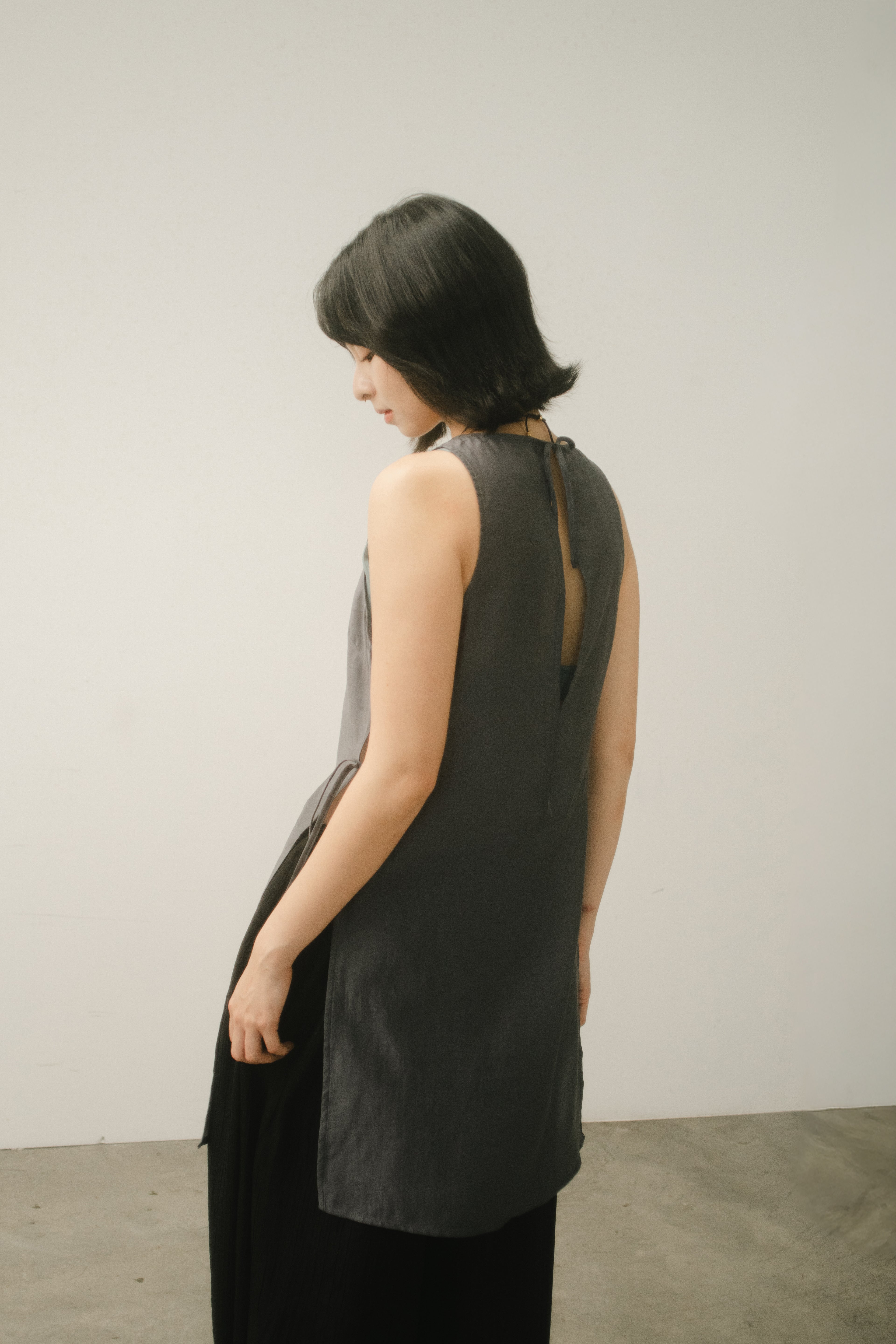 WES x GUNG x SO | Bold Side Slit Long Tank Top (Dark Grey)