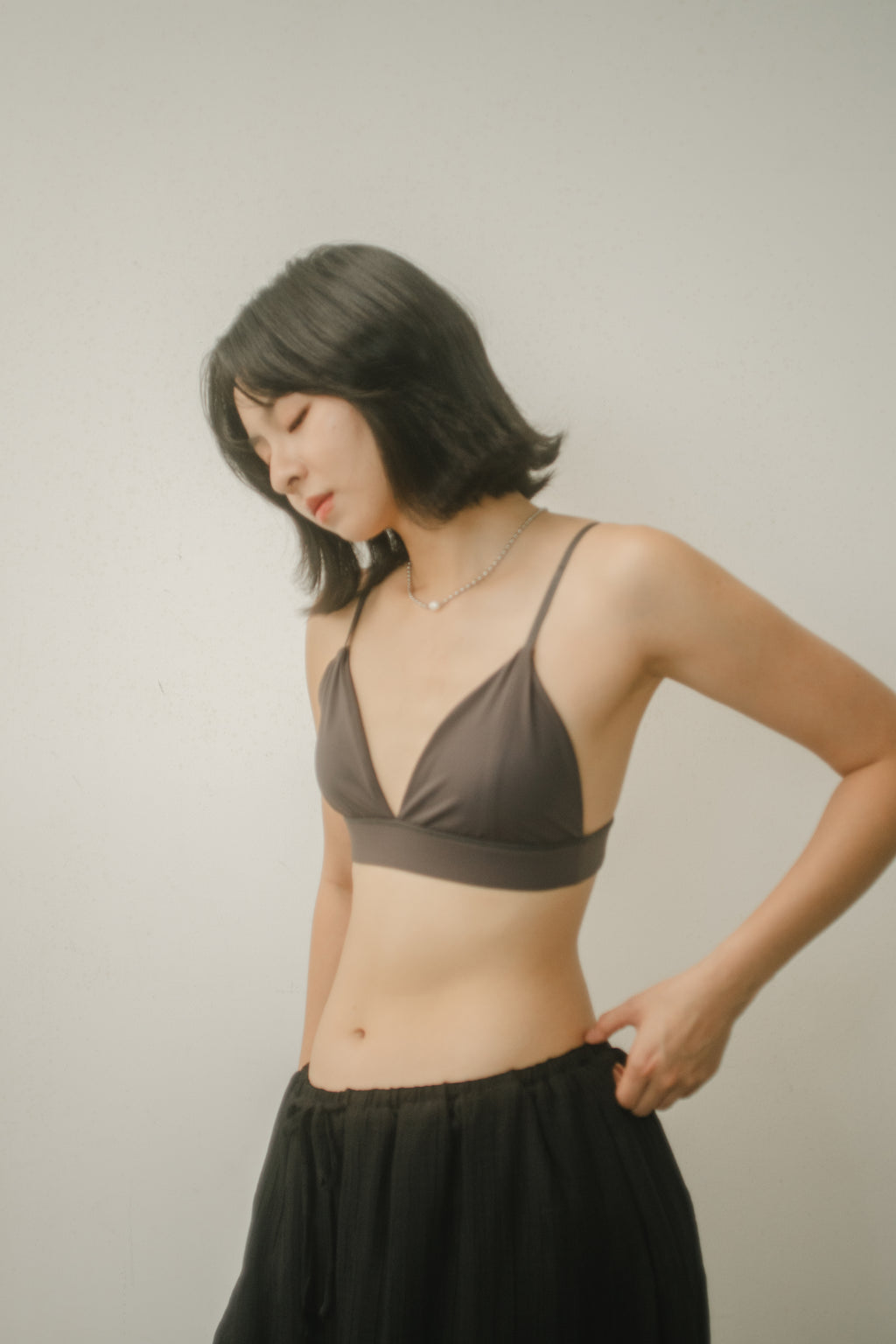 WES x GUNG x SO | [So] Simplicity V-Bra (Charcoal)
