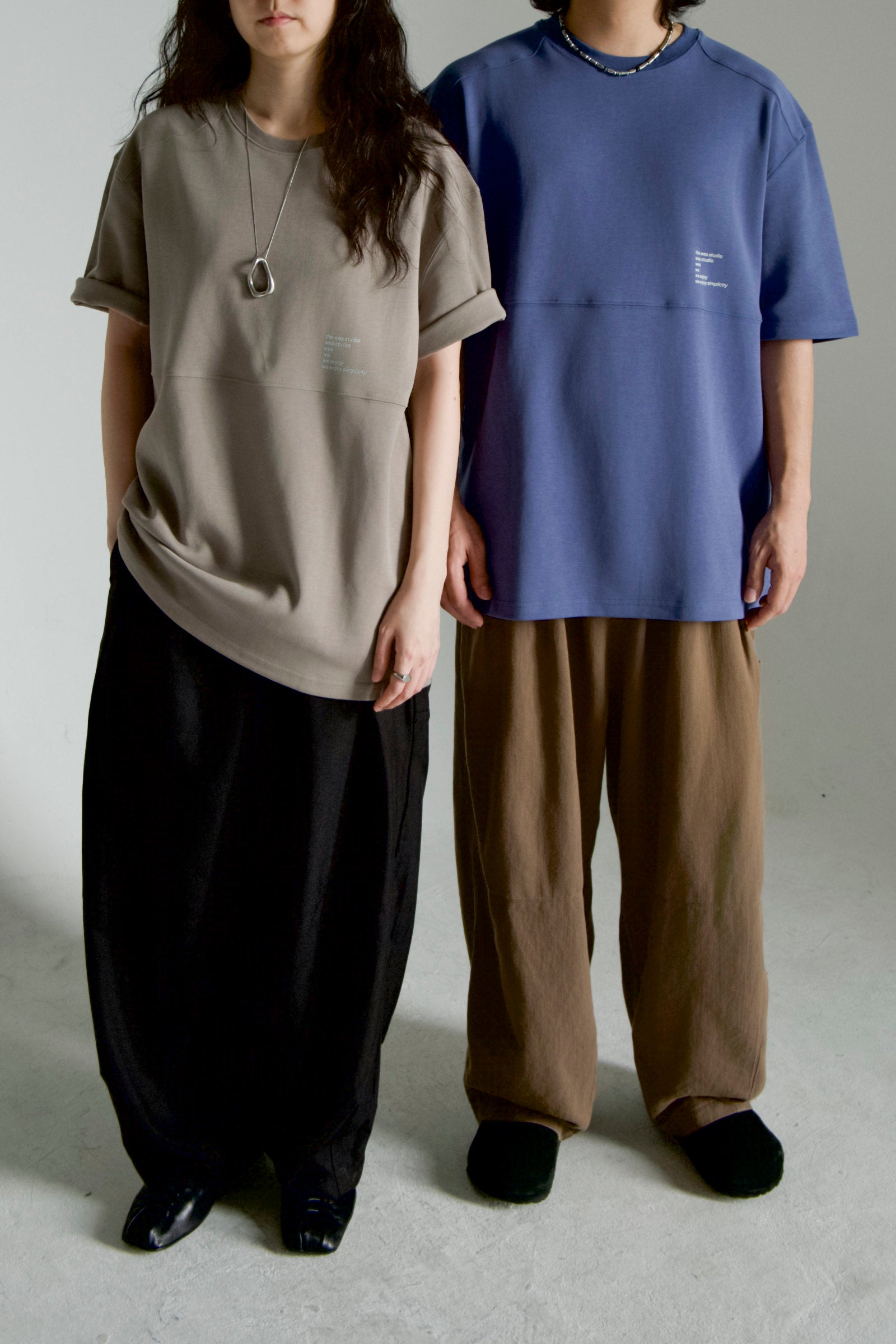 [GIFT] Gender Neutral Straight Shoulder Oversized Tee w/ Mid Line v1 (Olive Grey)