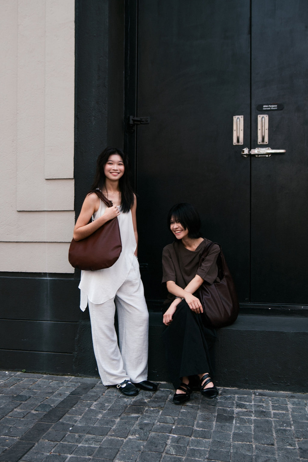 Medium Egg Leather Tote (Brown)