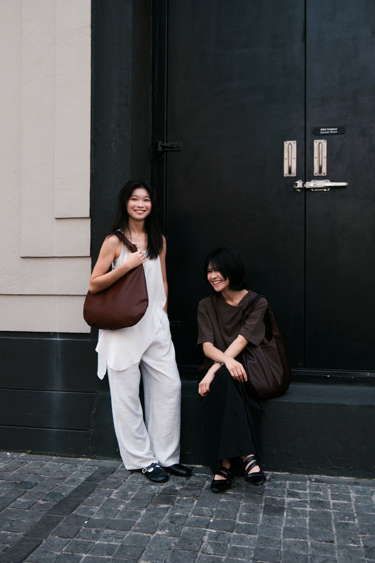 Medium Egg Leather Tote (Brown)