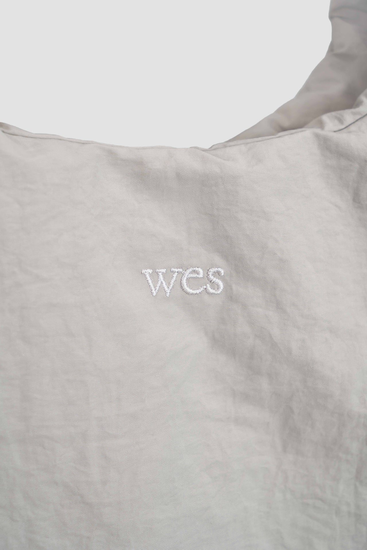 Medium Egg Nylon Tote (Black)