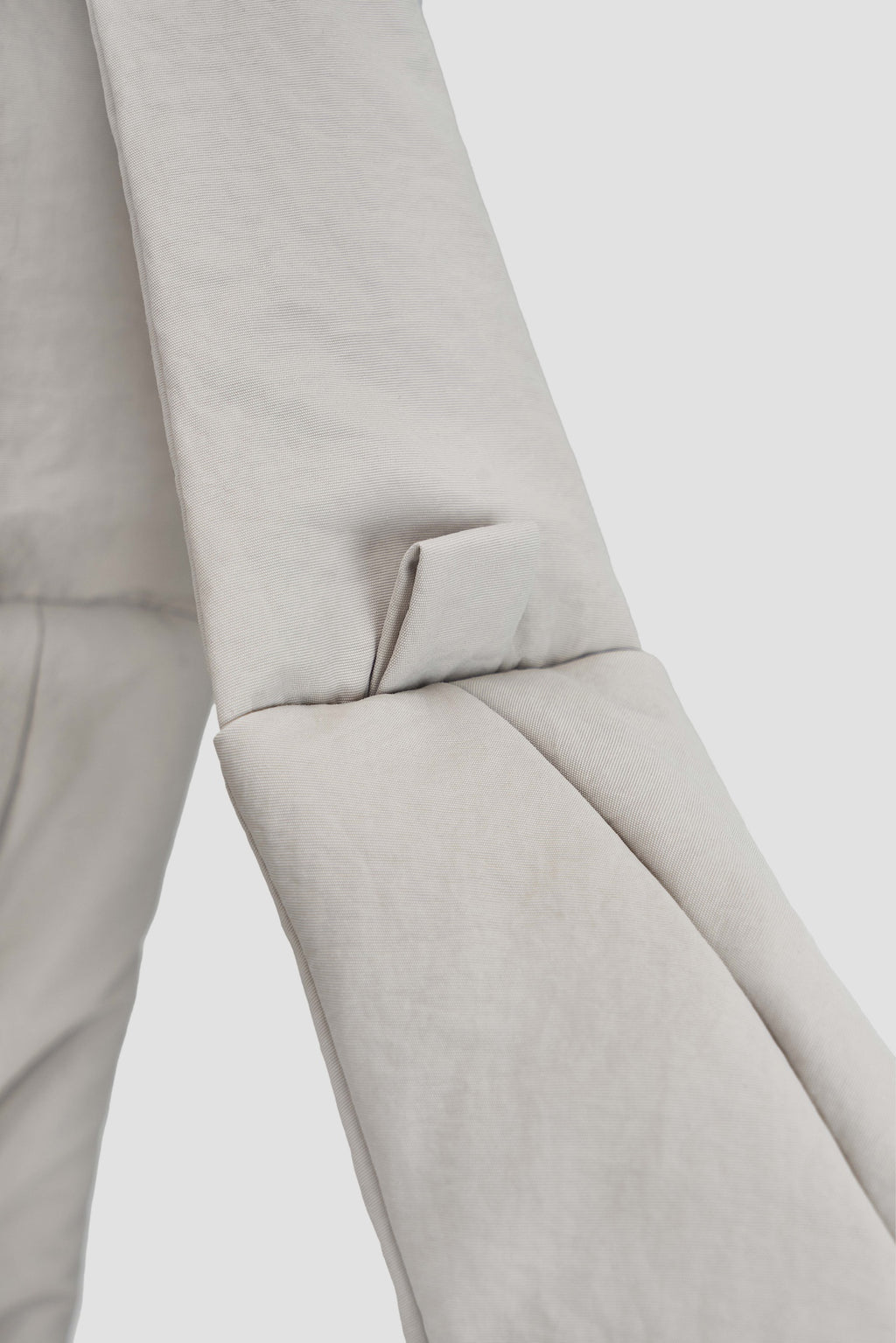 Medium Egg Nylon Tote (Black)