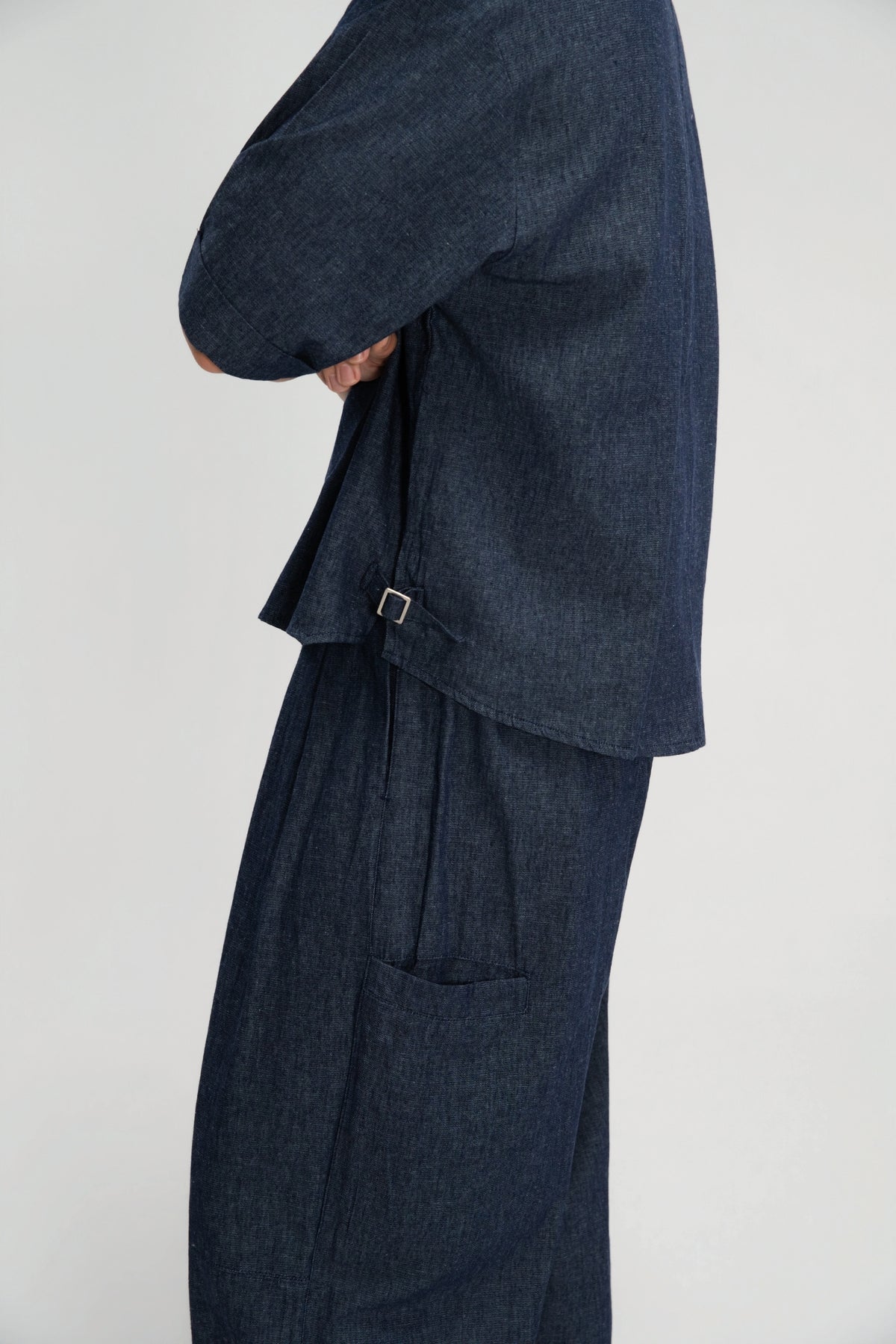 Gender Neutral Collarless Half-Zipper Shirt (Linen Denim / Blue)