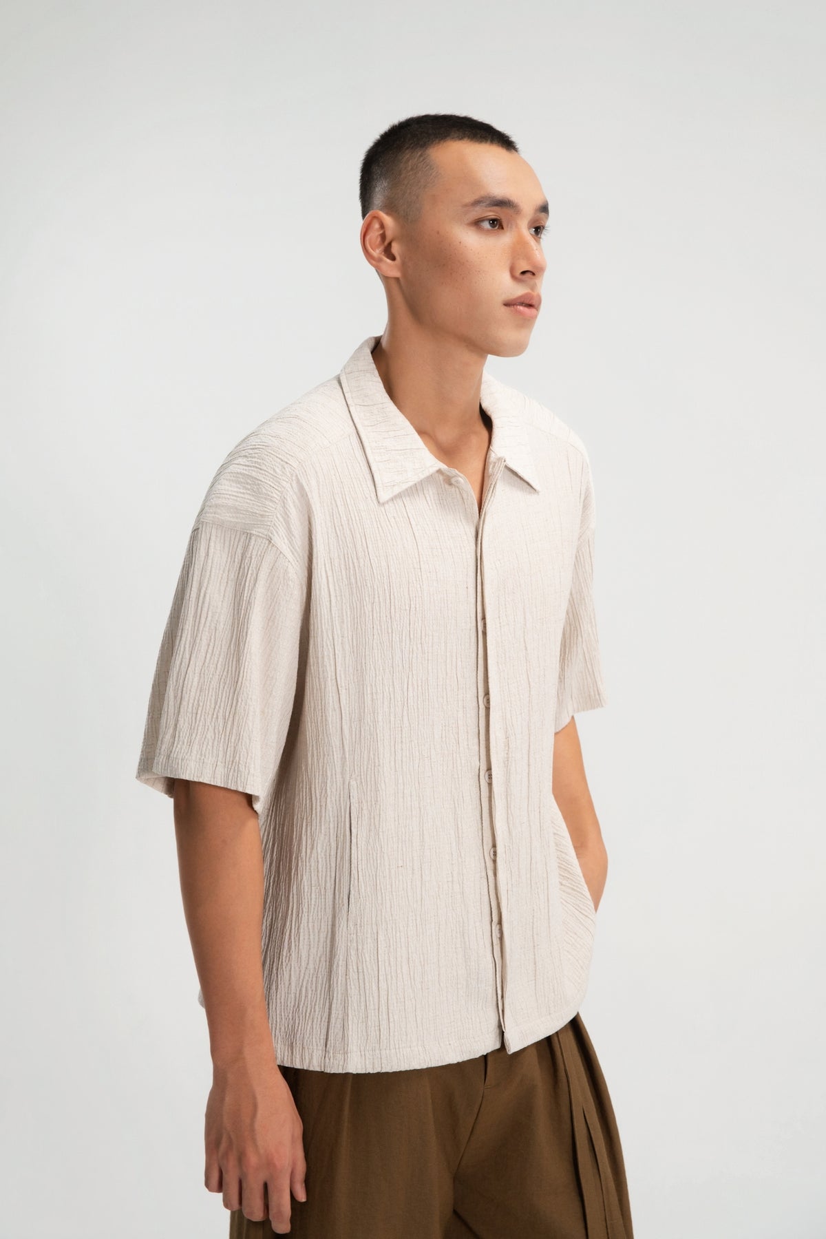 Gender Neutral Drawstring Hem Hidden Button Short Sleeve Shirt (Beige)